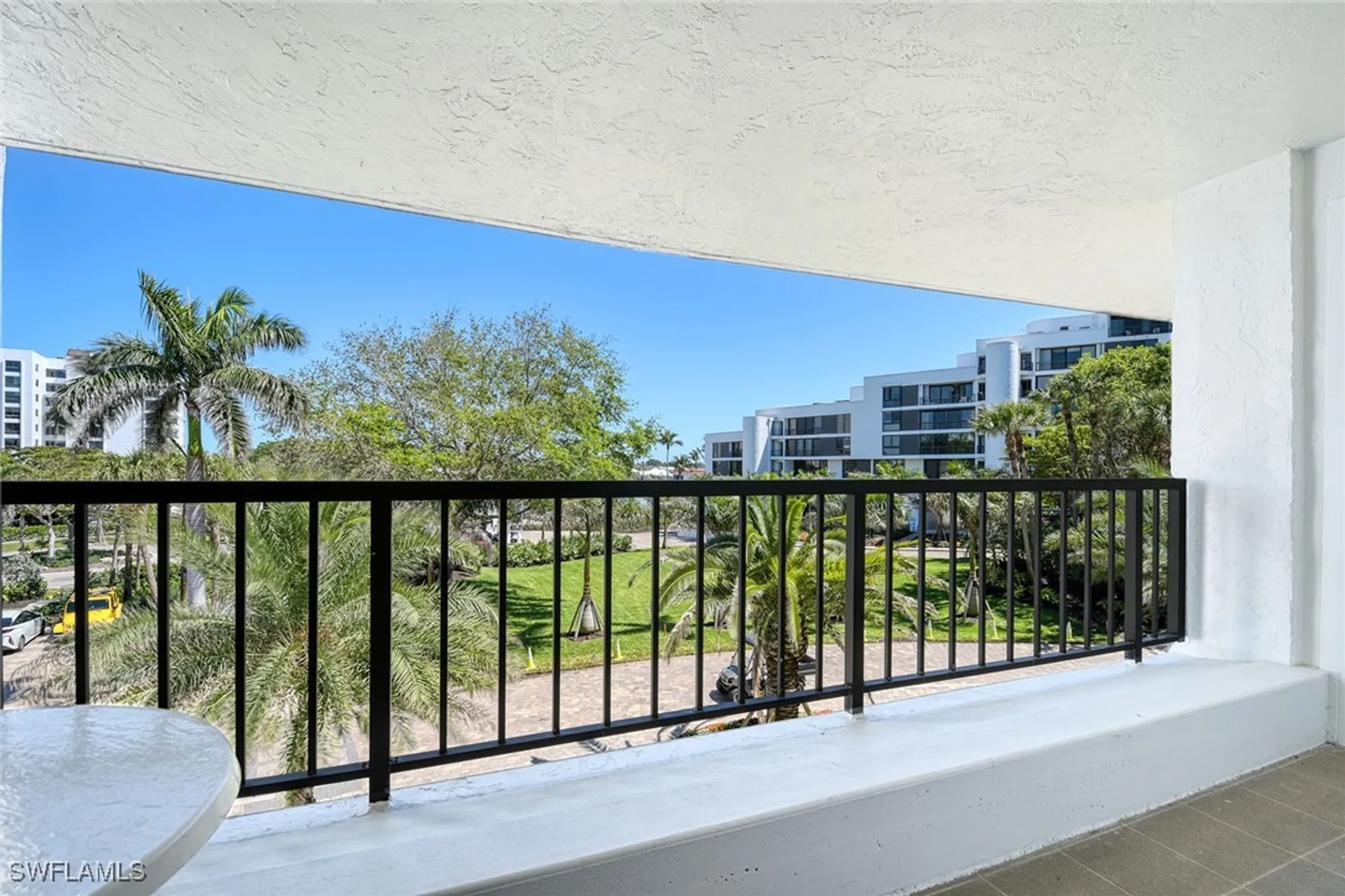 Property Slideshow image 28 of 36 | 2389 gulf shore blvd n # 302, Naples, FL, 34103