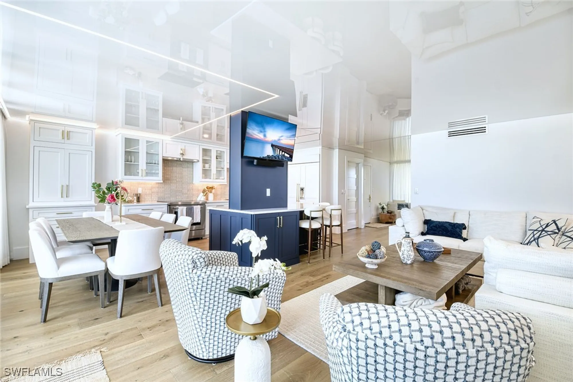 Property Slideshow image 8 of 36 | 2389 gulf shore blvd n # 302, Naples, FL, 34103