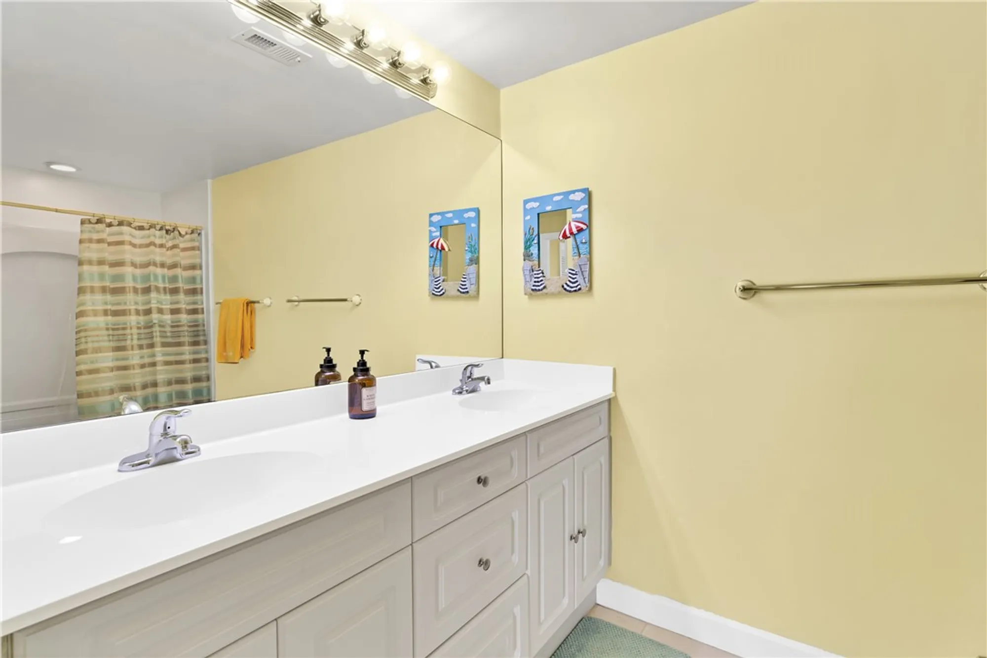 Property Slideshow image 18 of 35 | 5045 harmony cir 305, Vero Beach, FL, 32967