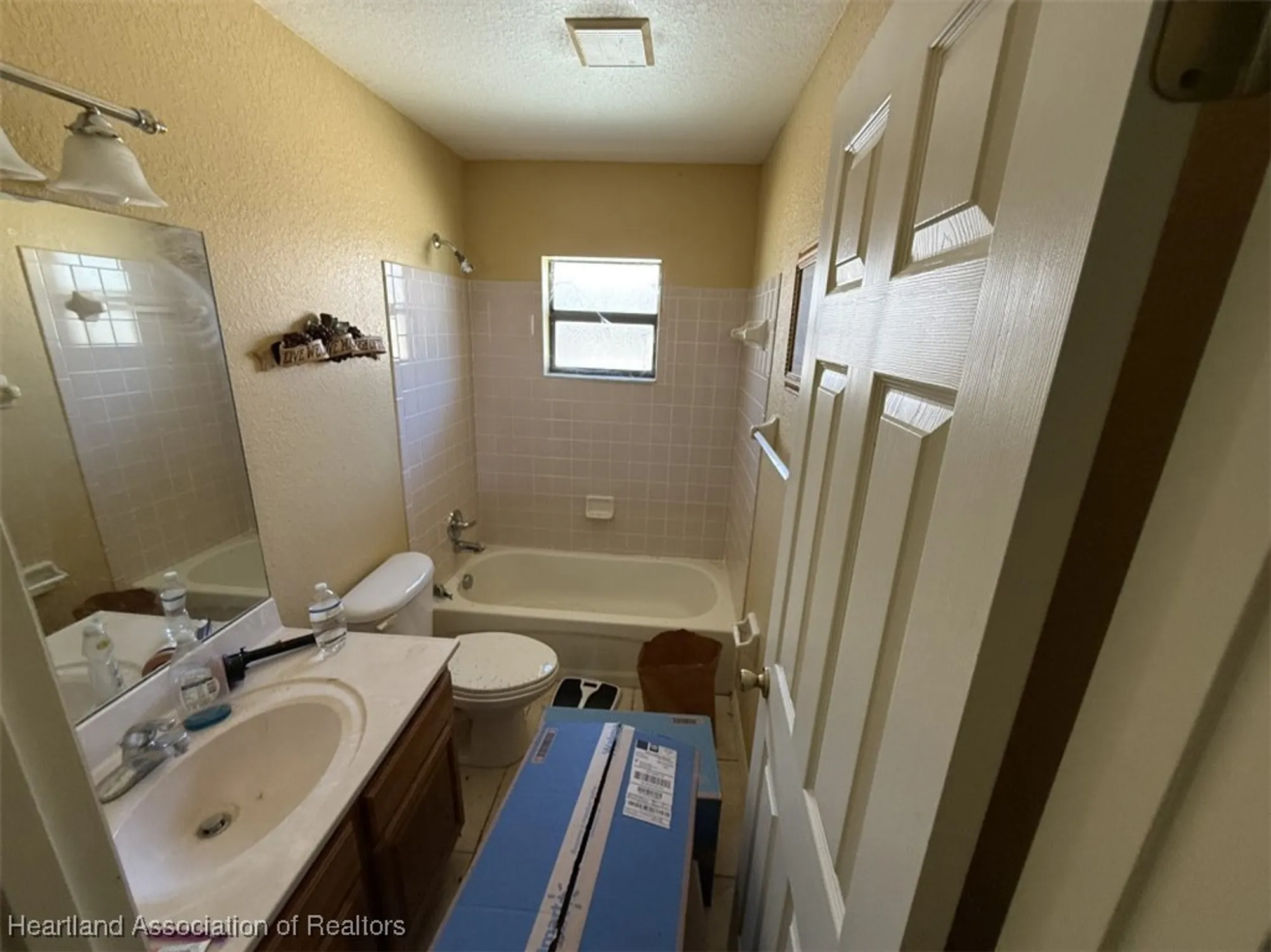 Property Slideshow image 7 of 20 | 2311 hidden creek cir, Sebring, FL, 33870