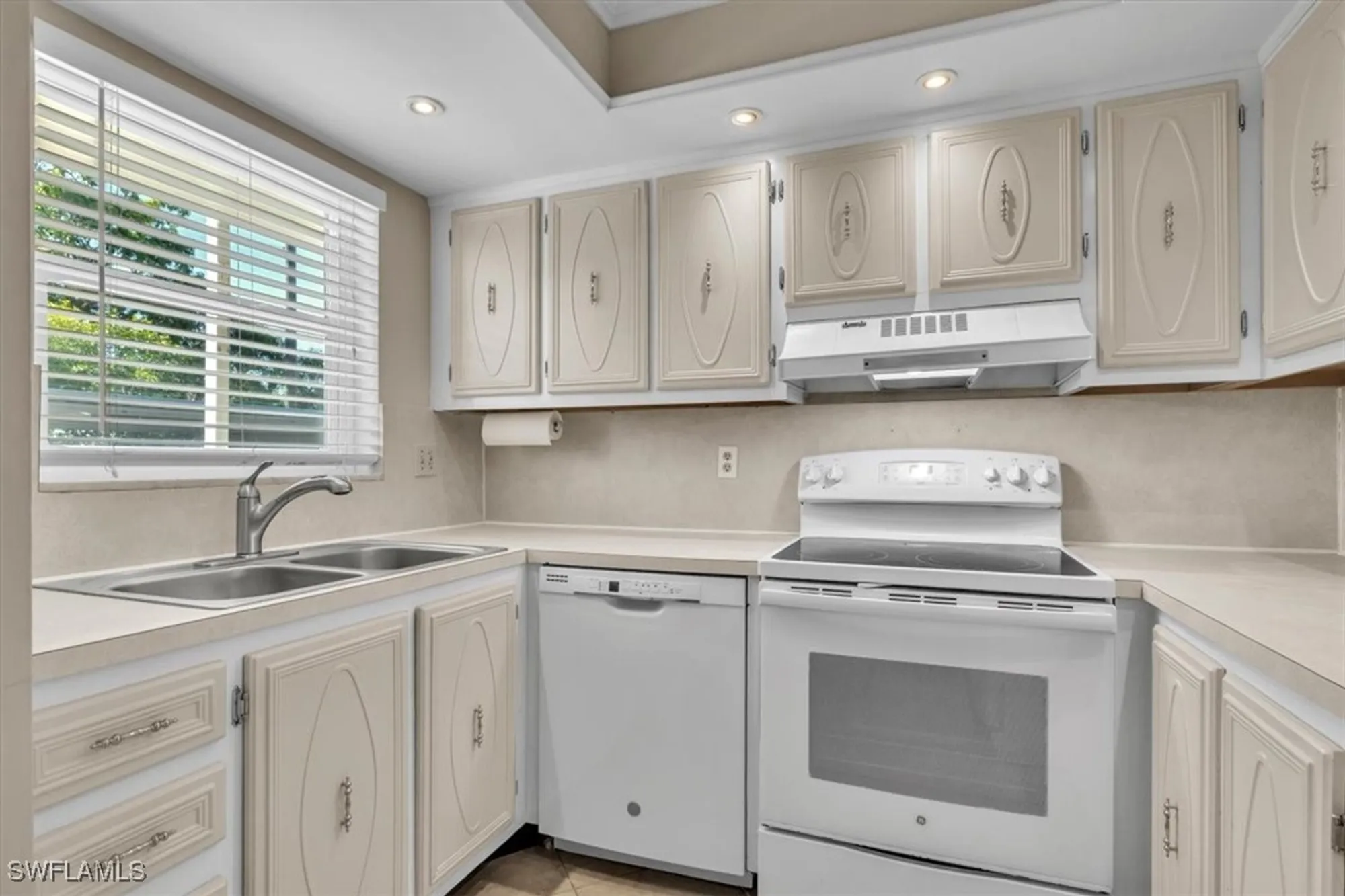 Property Slideshow image 16 of 50 | 325 charlemagne blvd b103, Naples, FL, 34112