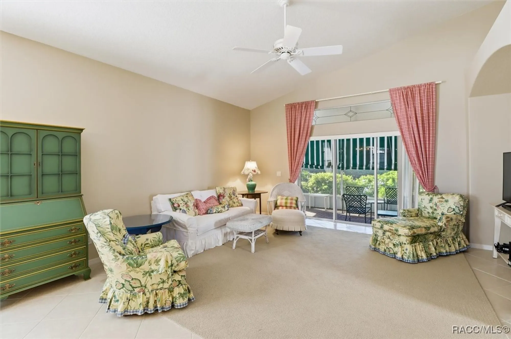Property Slideshow image 13 of 41 | 906 w silver meadow loop, Hernando, FL, 34442