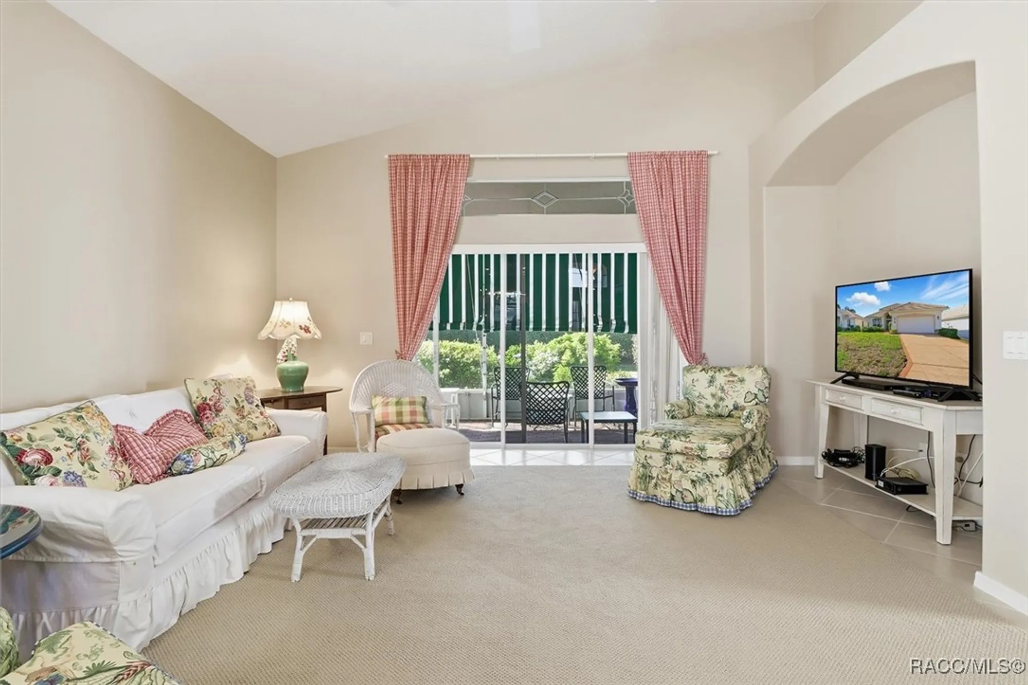 Property Slideshow image 2 of 41 | 906 w silver meadow loop, Hernando, FL, 34442