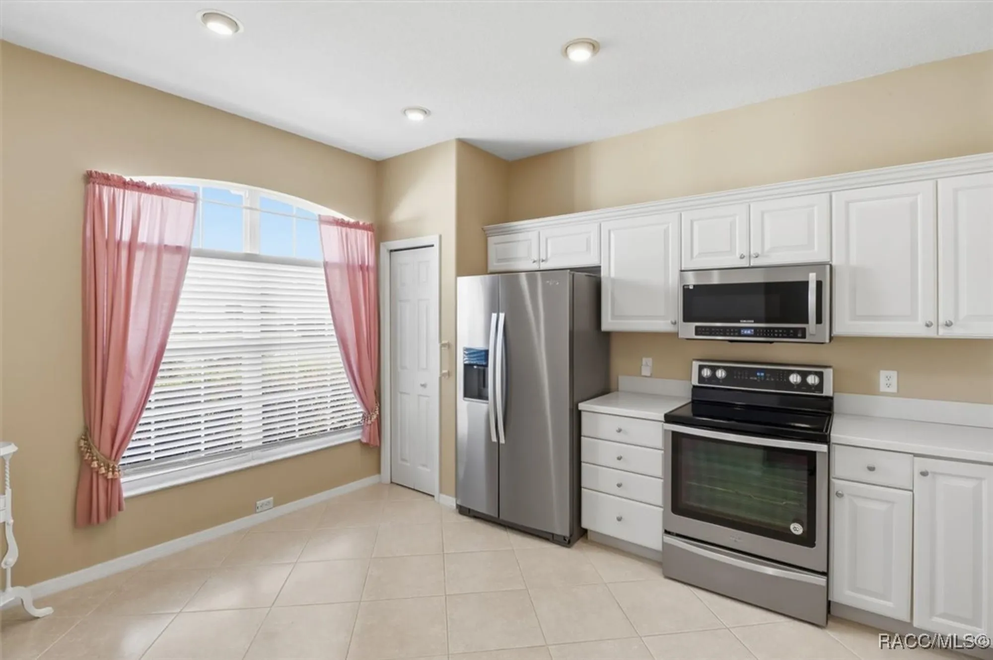 Property Slideshow image 9 of 41 | 906 w silver meadow loop, Hernando, FL, 34442