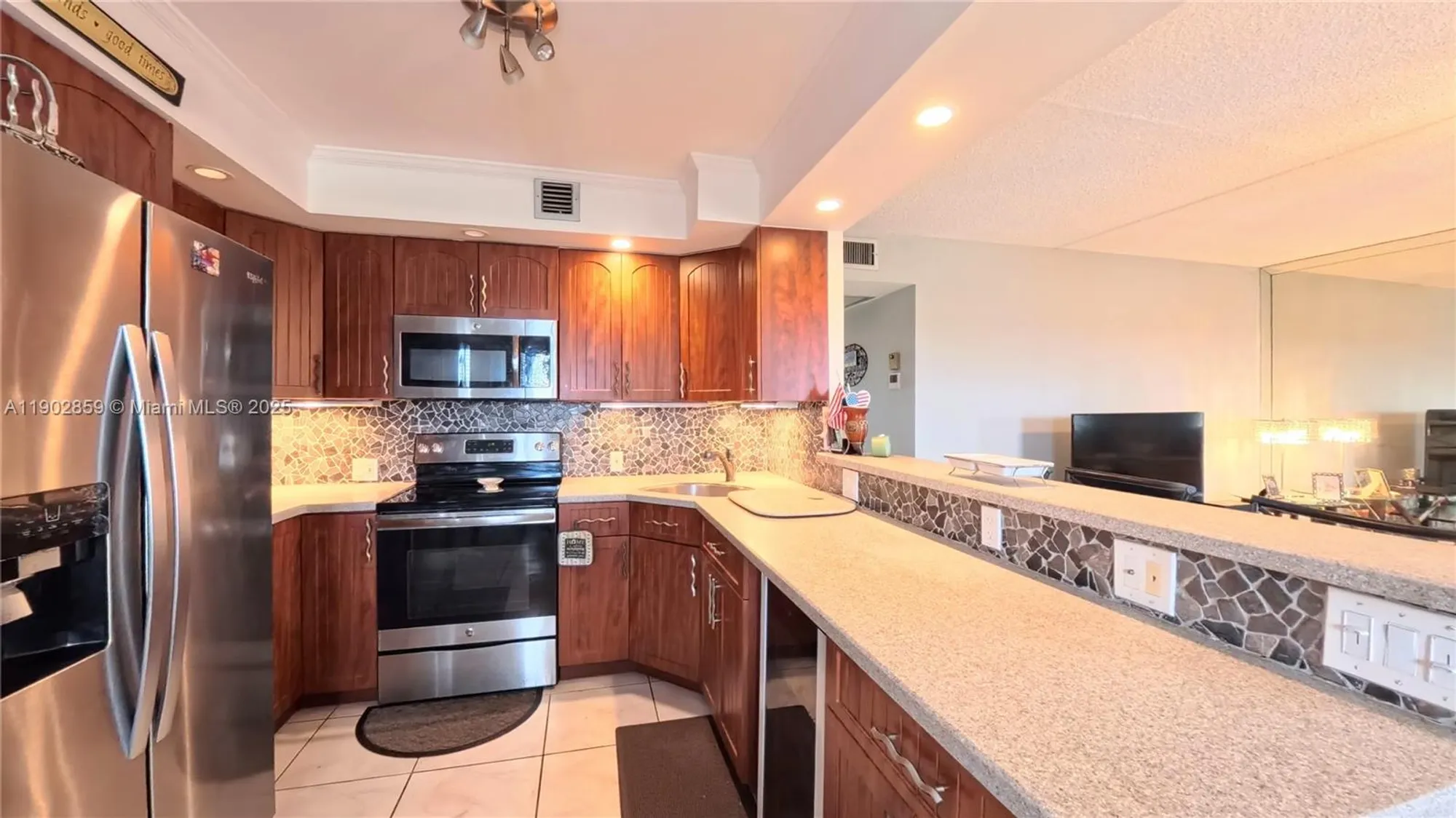 Property Slideshow image 2 of 17 | 4025 farnham o # 4025, Deerfield Beach, FL, 33442