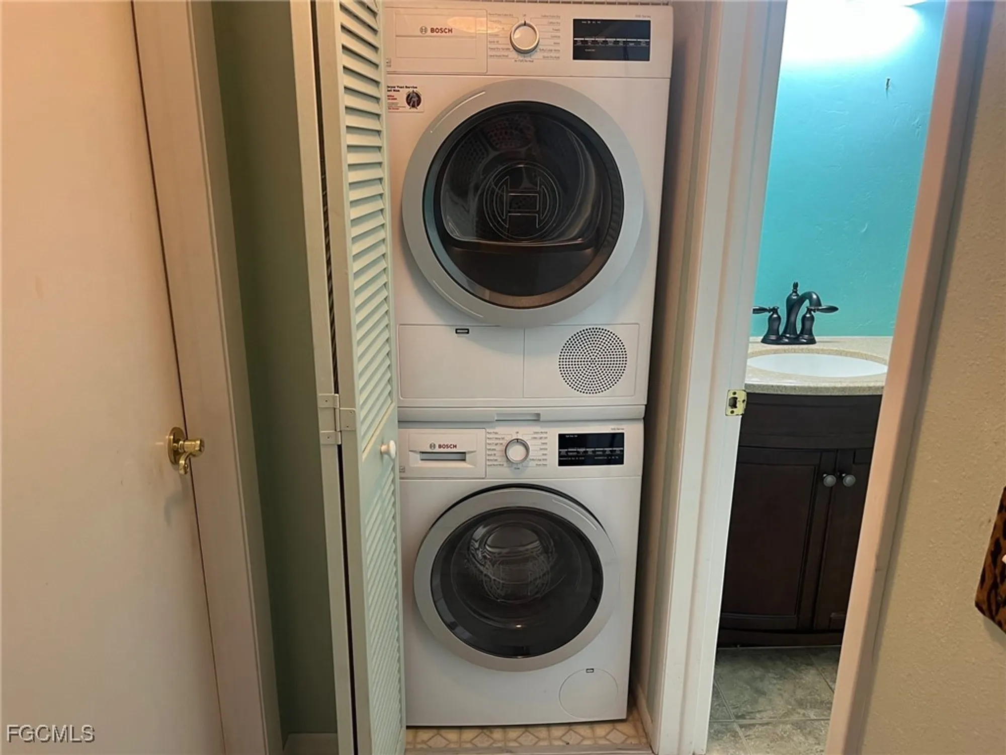 Property Slideshow image 4 of 37 | 7406 lake breeze dr 118, Fort Myers, FL, 33907