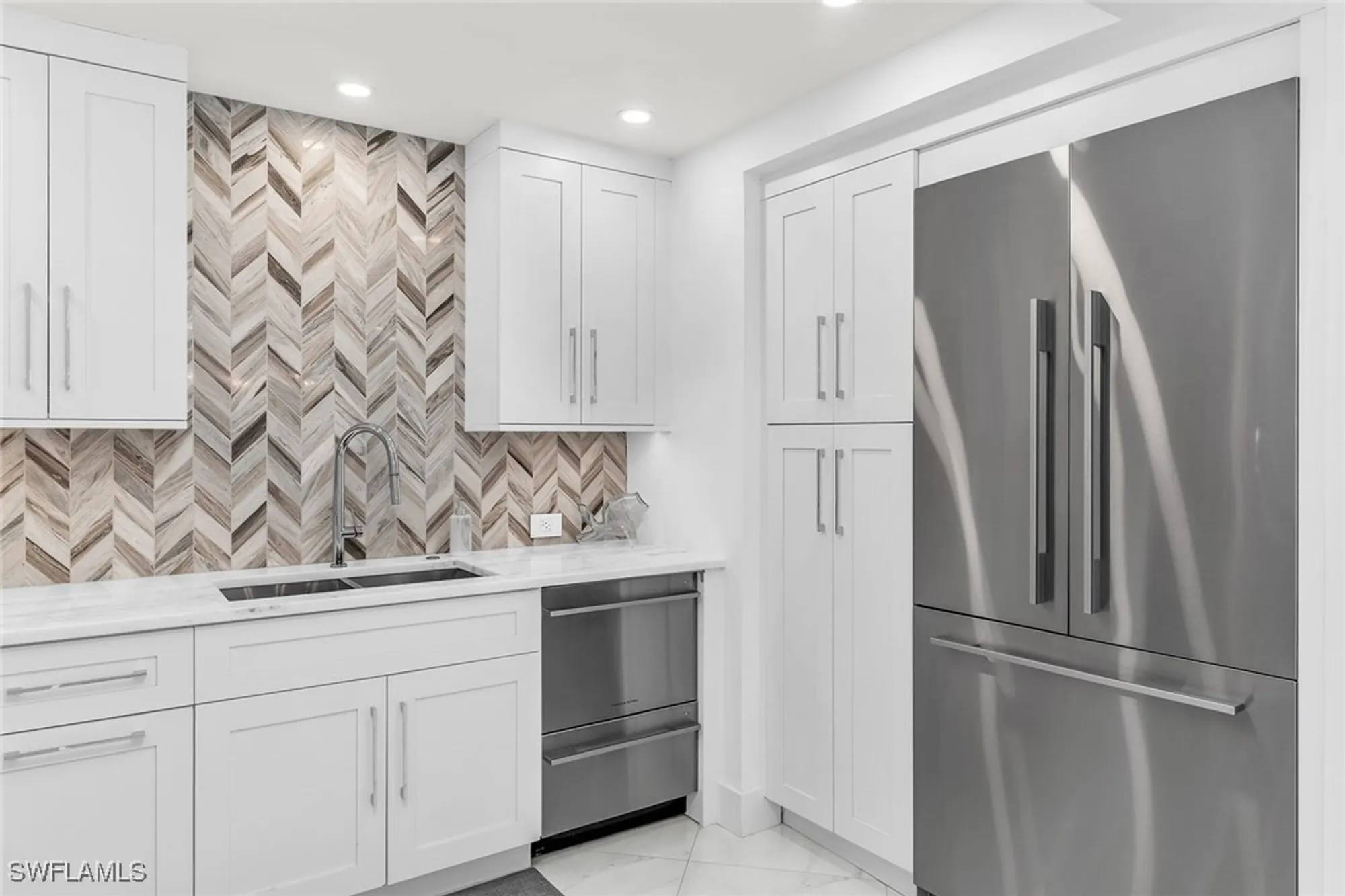 Property Slideshow image 8 of 29 | 3443 gulf shore blvd 803, Naples, FL, 34103