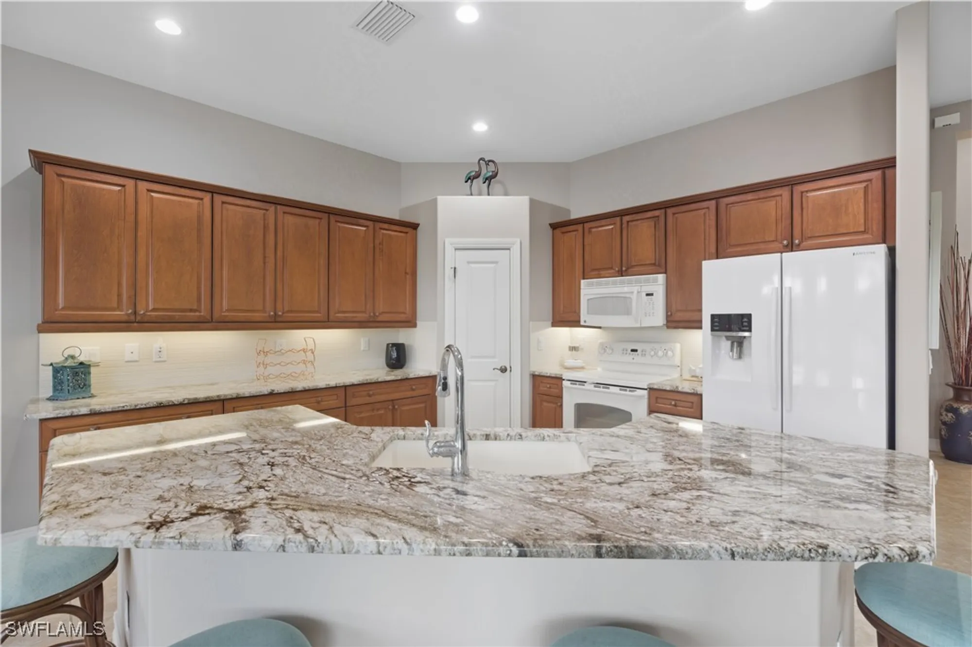 Property Slideshow image 9 of 33 | 6097 dogleg dr, Naples, FL, 34113