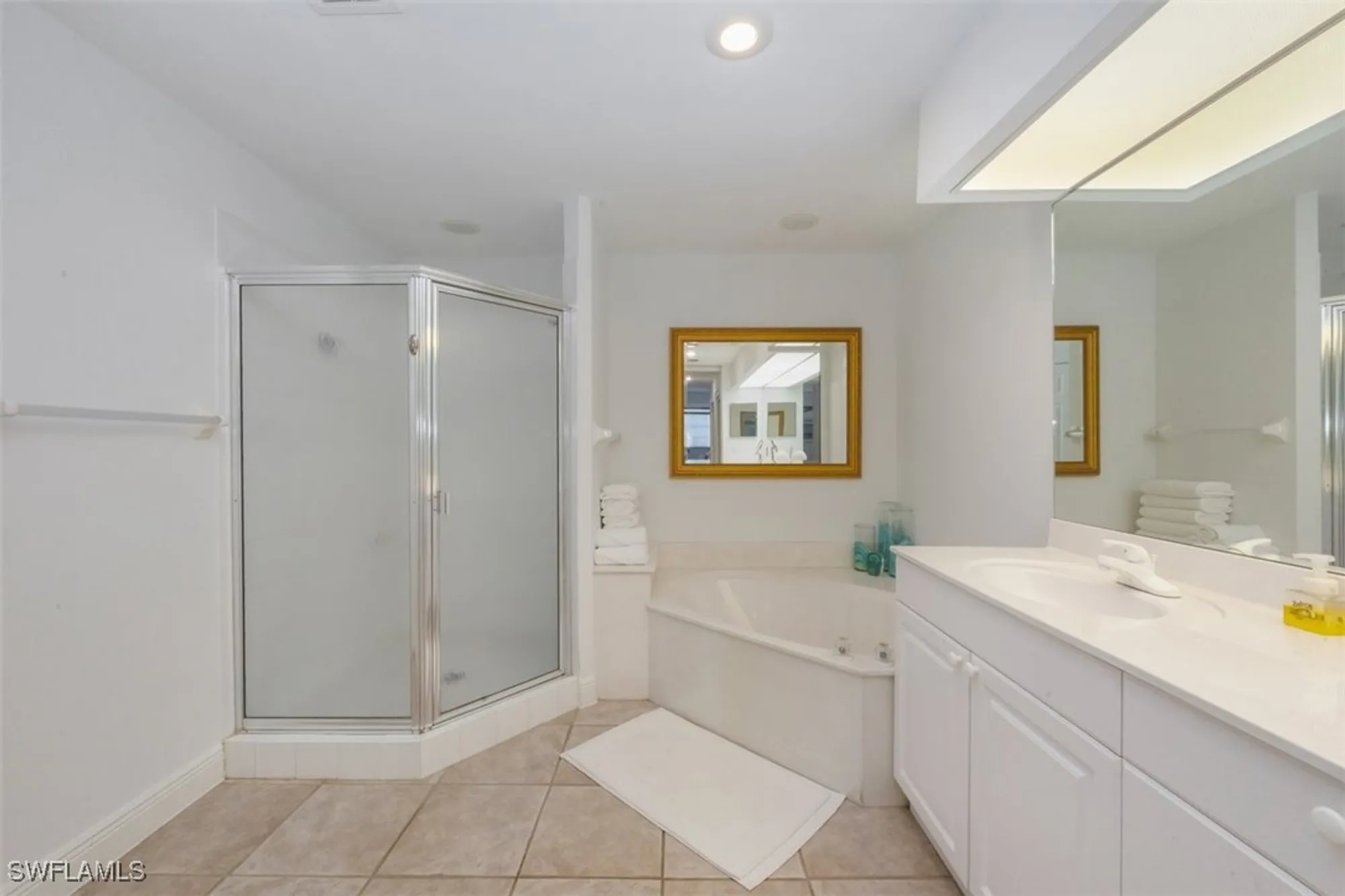 Property Slideshow image 16 of 29 | 515 laguna royale blvd 102, Naples, FL, 34119