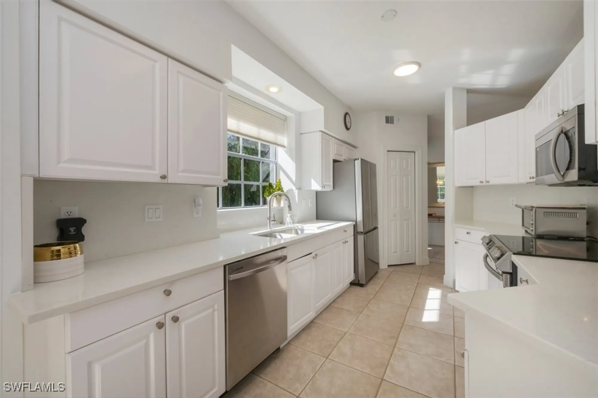 Property Slideshow image 9 of 29 | 515 laguna royale blvd 102, Naples, FL, 34119