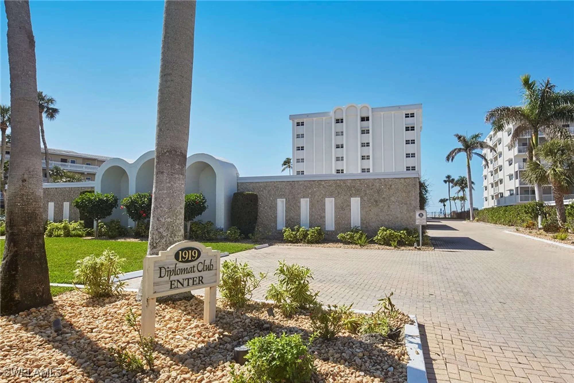 Property Slideshow image 19 of 24 | 1919 gulf shore blvd 804, Naples, FL, 34102