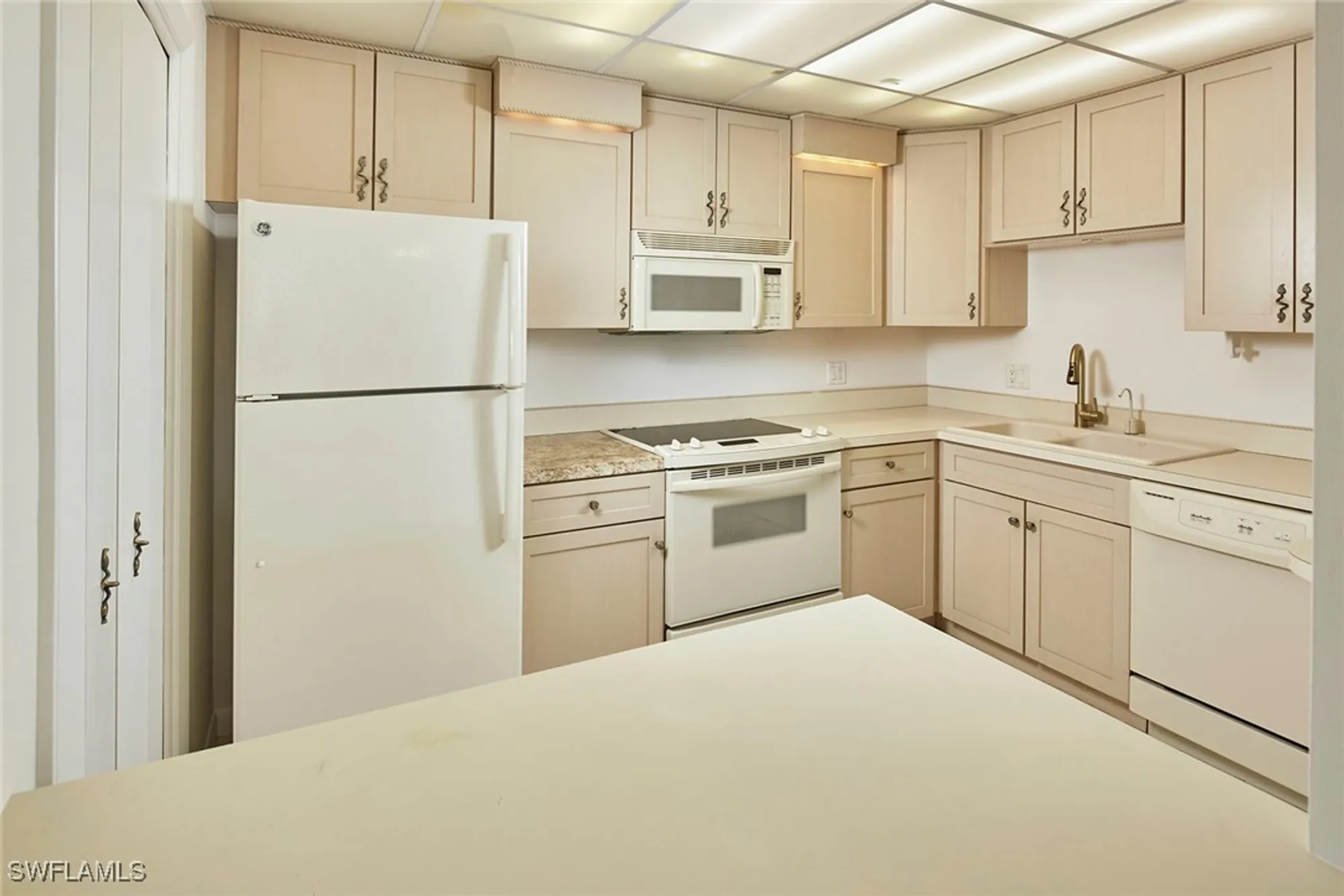 Property Slideshow image 11 of 24 | 1919 gulf shore blvd 804, Naples, FL, 34102