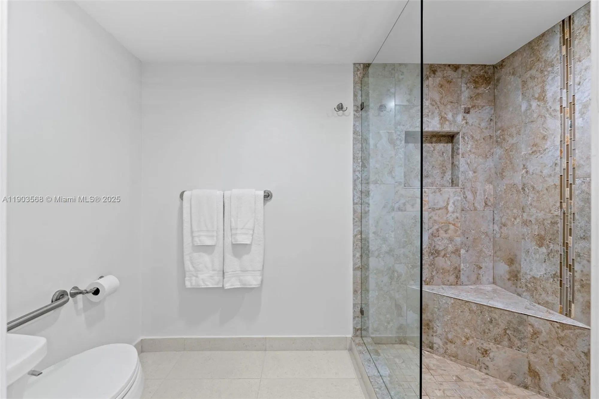 Property Slideshow image 17 of 53 | 8020 eastlake dr # 11-a, Boca Raton, FL, 33433