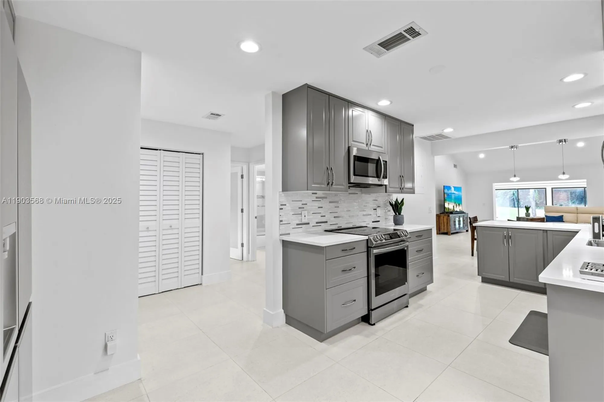 Property Slideshow image 39 of 53 | 8020 eastlake dr # 11-a, Boca Raton, FL, 33433