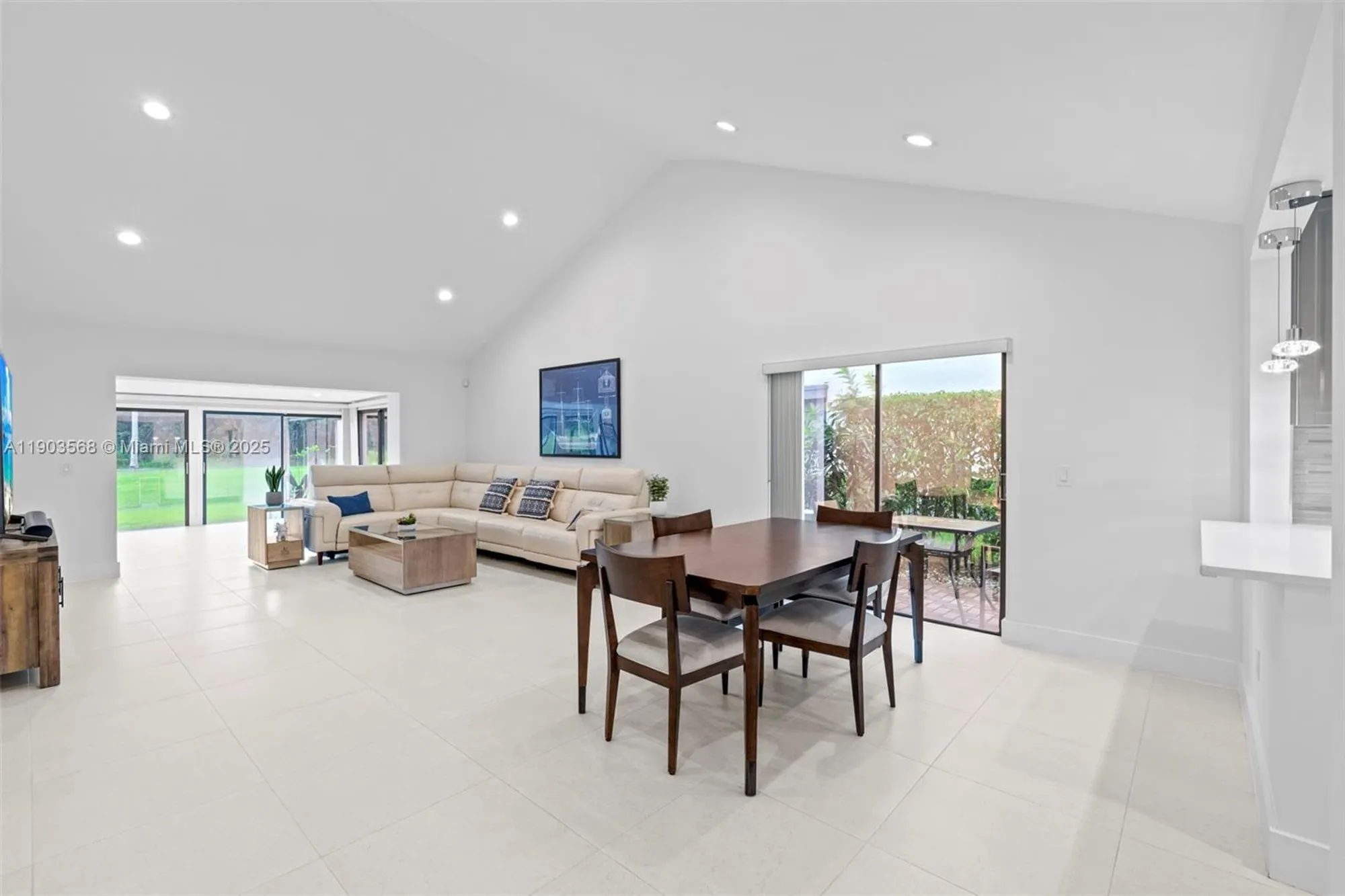 Property Slideshow image 31 of 53 | 8020 eastlake dr # 11-a, Boca Raton, FL, 33433