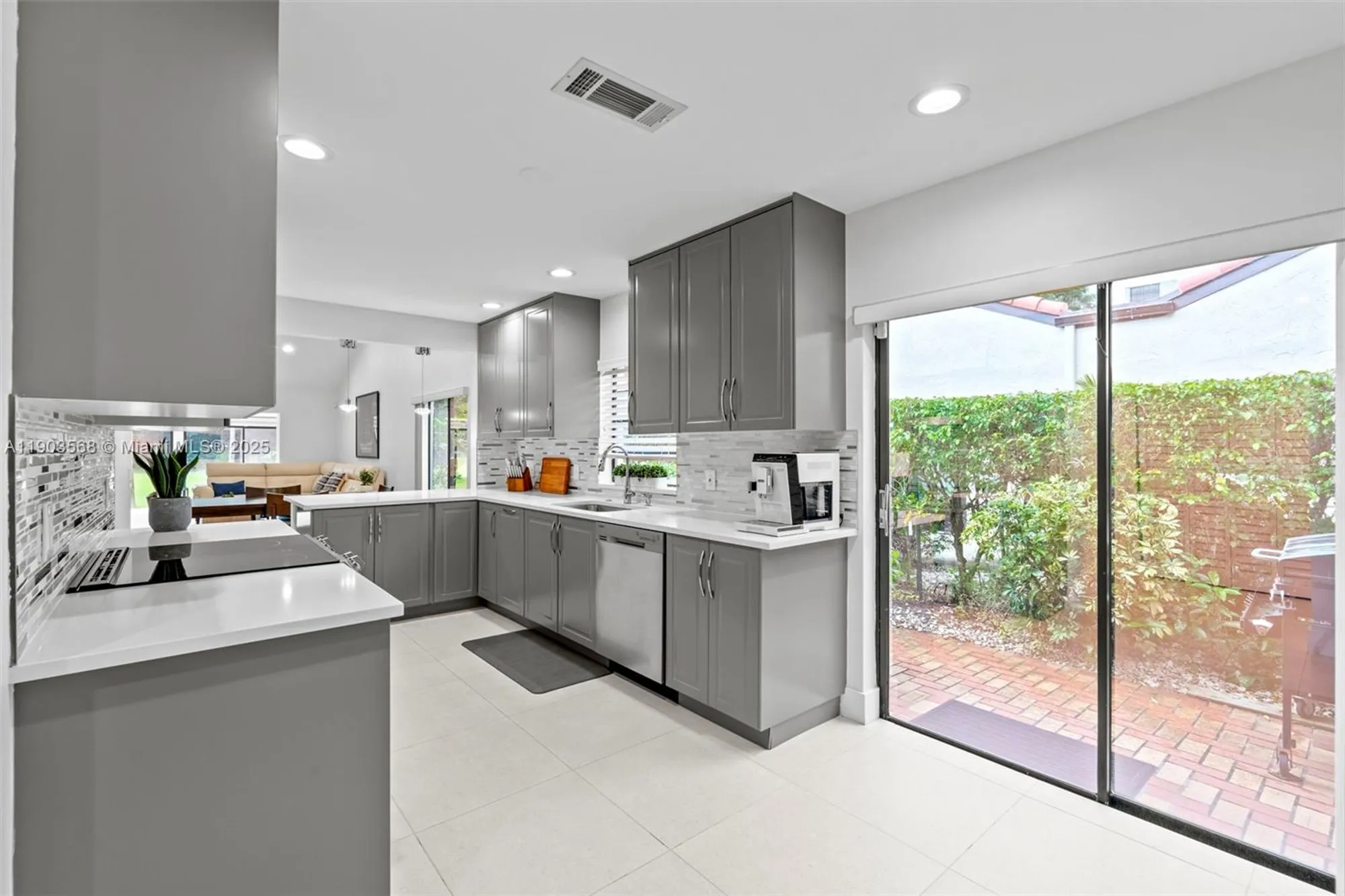 Property Slideshow image 41 of 53 | 8020 eastlake dr # 11-a, Boca Raton, FL, 33433