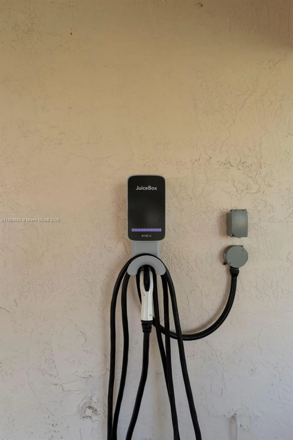 Property Slideshow image 6 of 53 | 8020 eastlake dr # 11-a, Boca Raton, FL, 33433