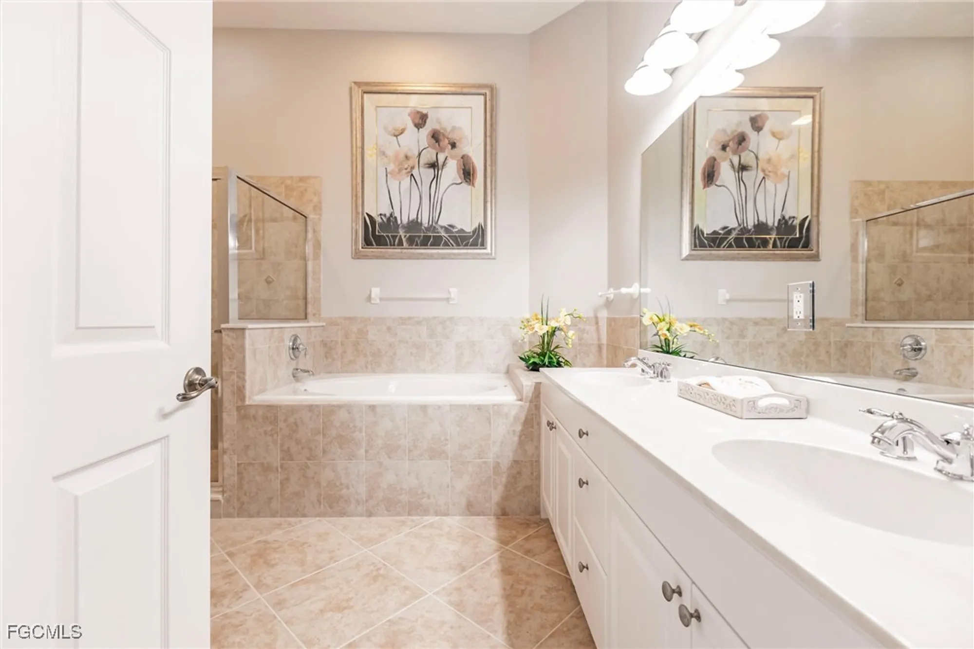 Property Slideshow image 19 of 39 | 3121 meandering way 201, Fort Myers, FL, 33905