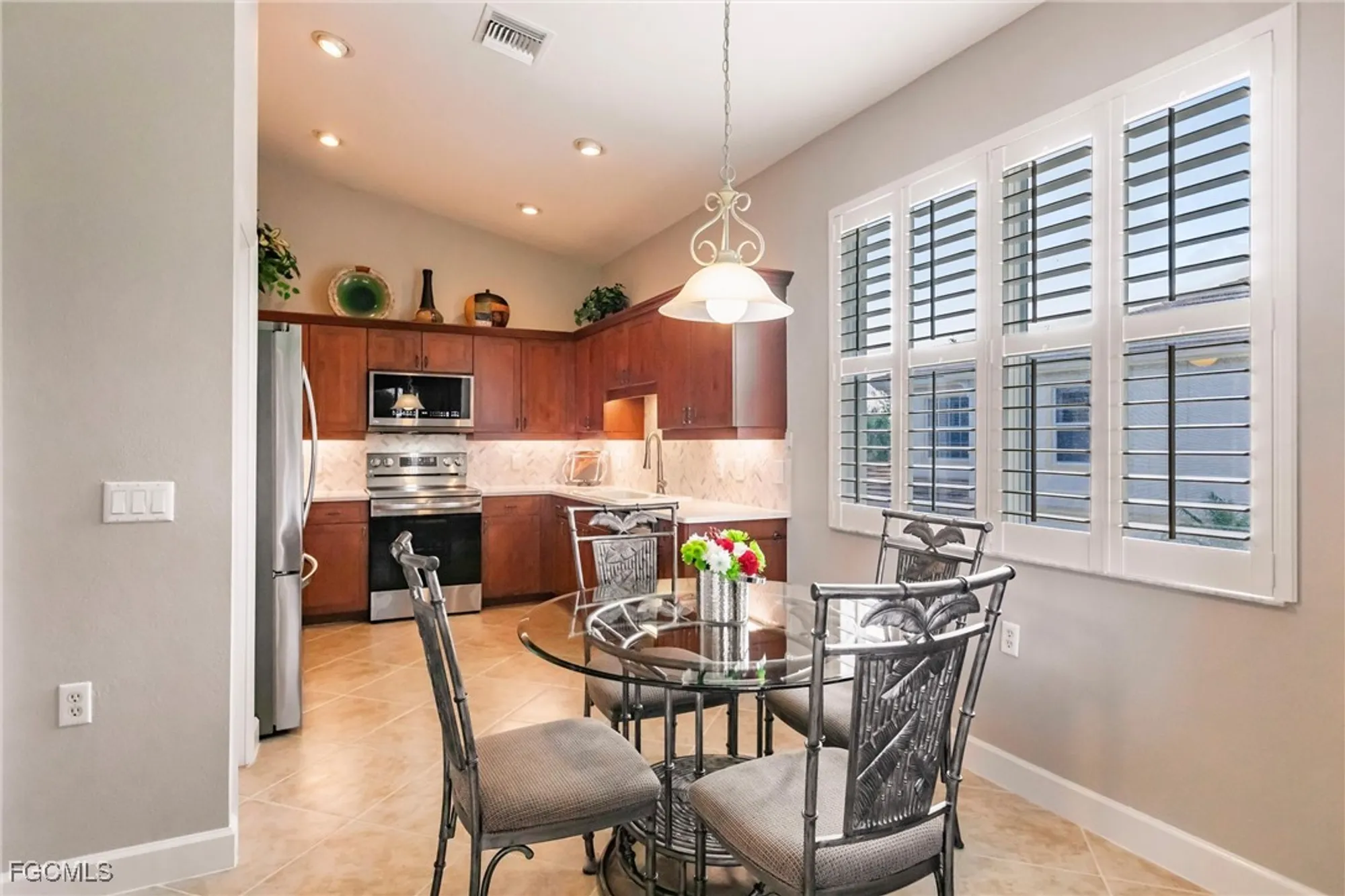 Property Slideshow image 12 of 39 | 3121 meandering way 201, Fort Myers, FL, 33905