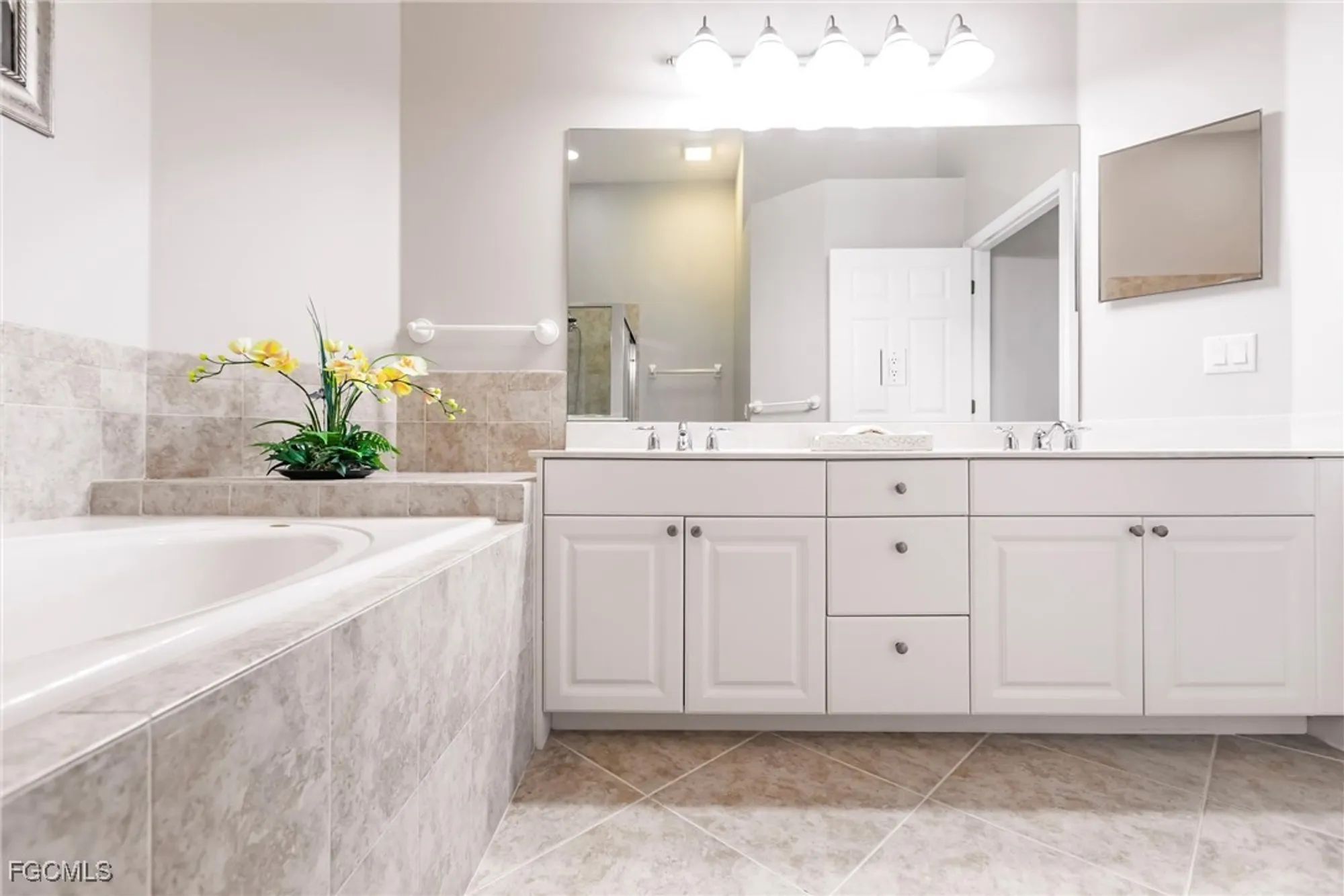 Property Slideshow image 21 of 39 | 3121 meandering way 201, Fort Myers, FL, 33905