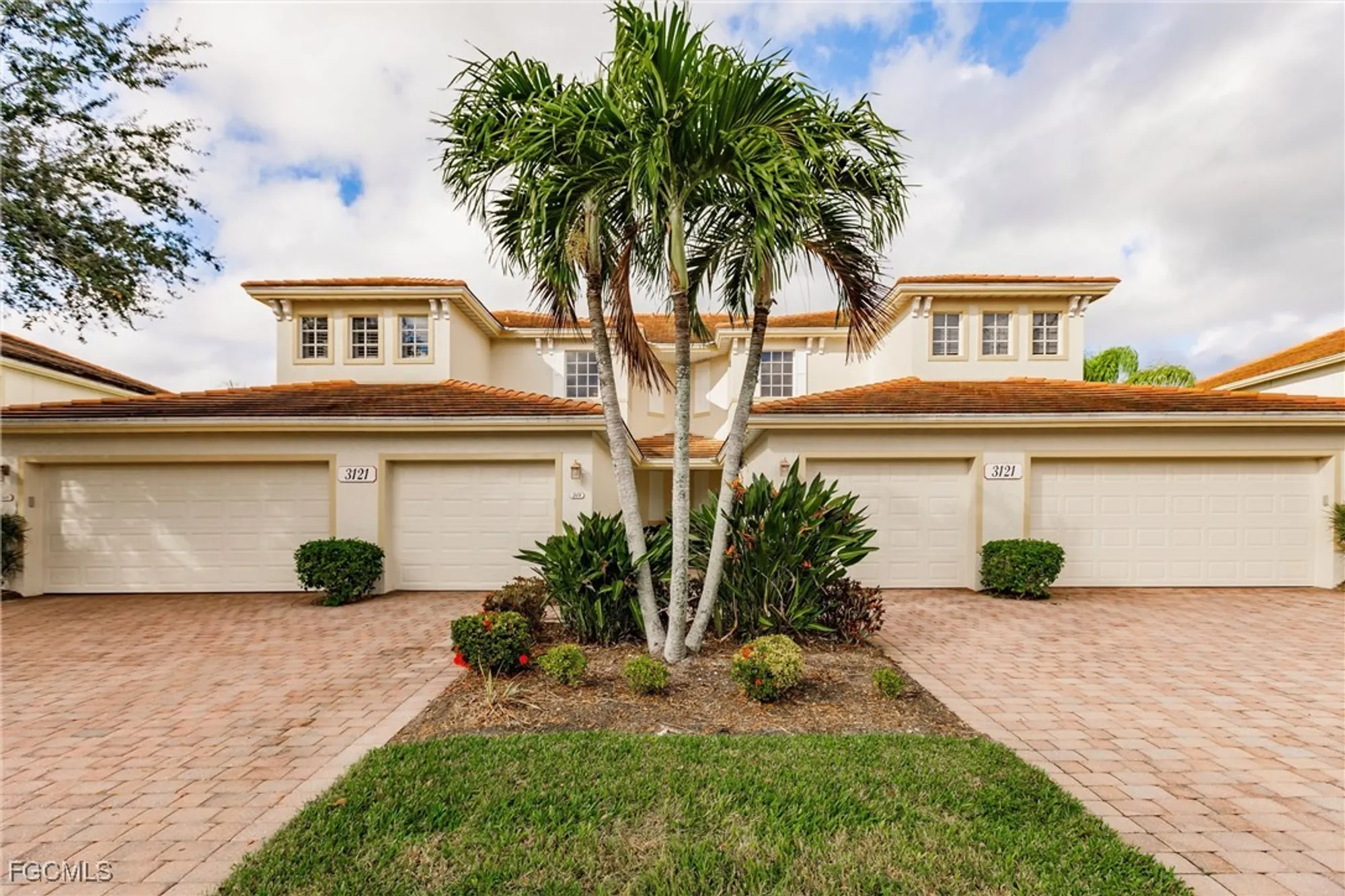 Property Slideshow image 3 of 39 | 3121 meandering way 201, Fort Myers, FL, 33905