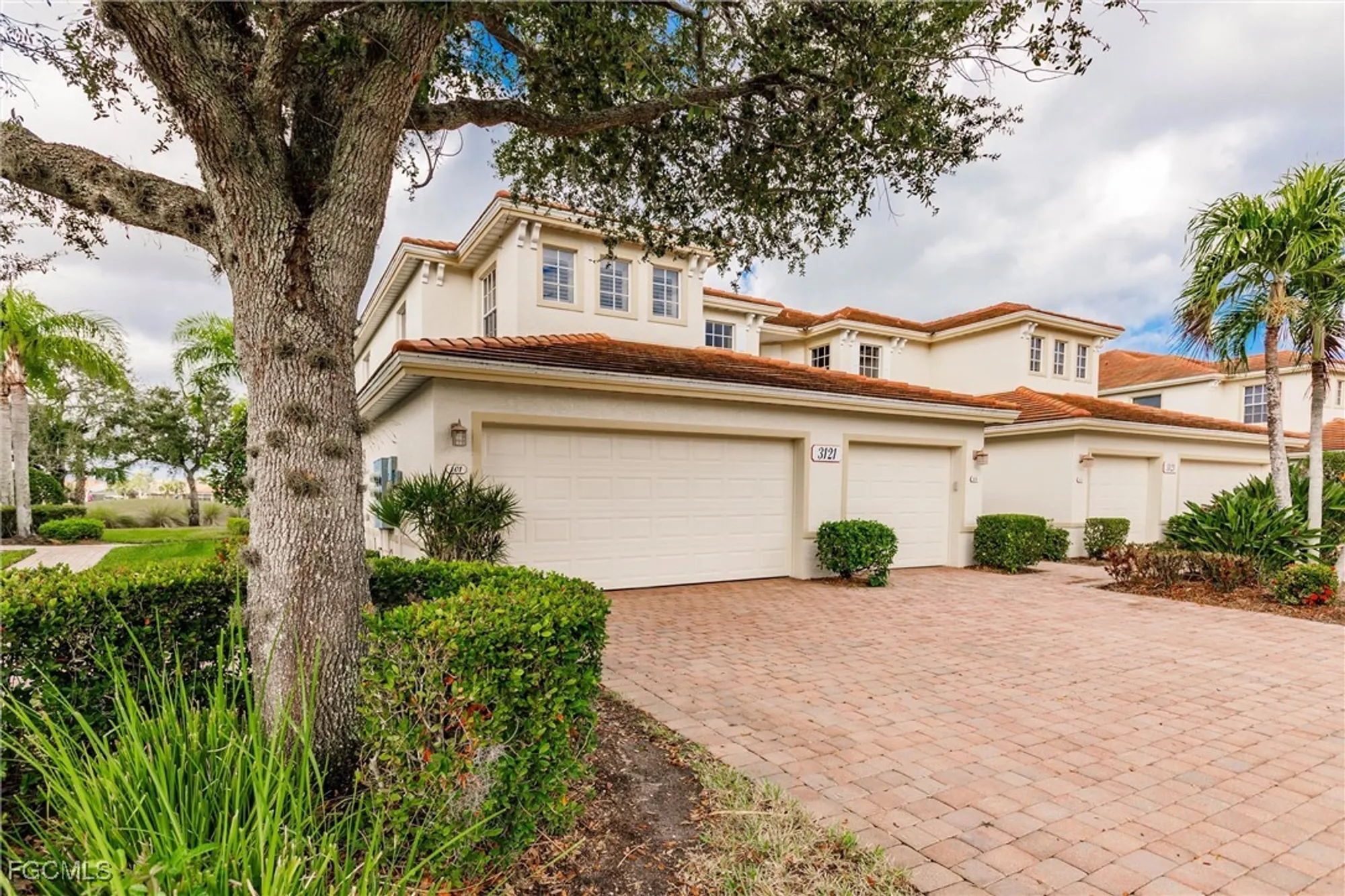 Property Slideshow image 4 of 39 | 3121 meandering way 201, Fort Myers, FL, 33905