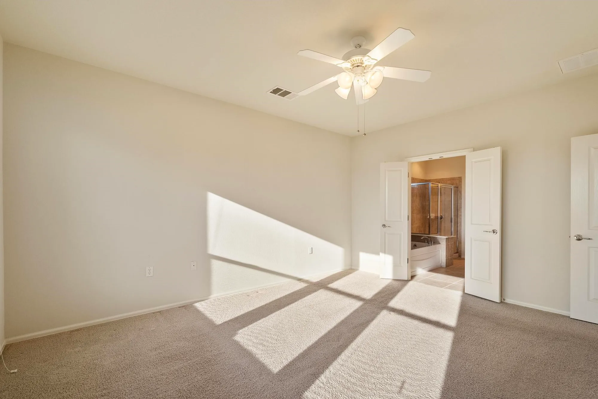 Property Slideshow image 17 of 29 | 136 prairie creek trl, Georgetown, TX, 78633