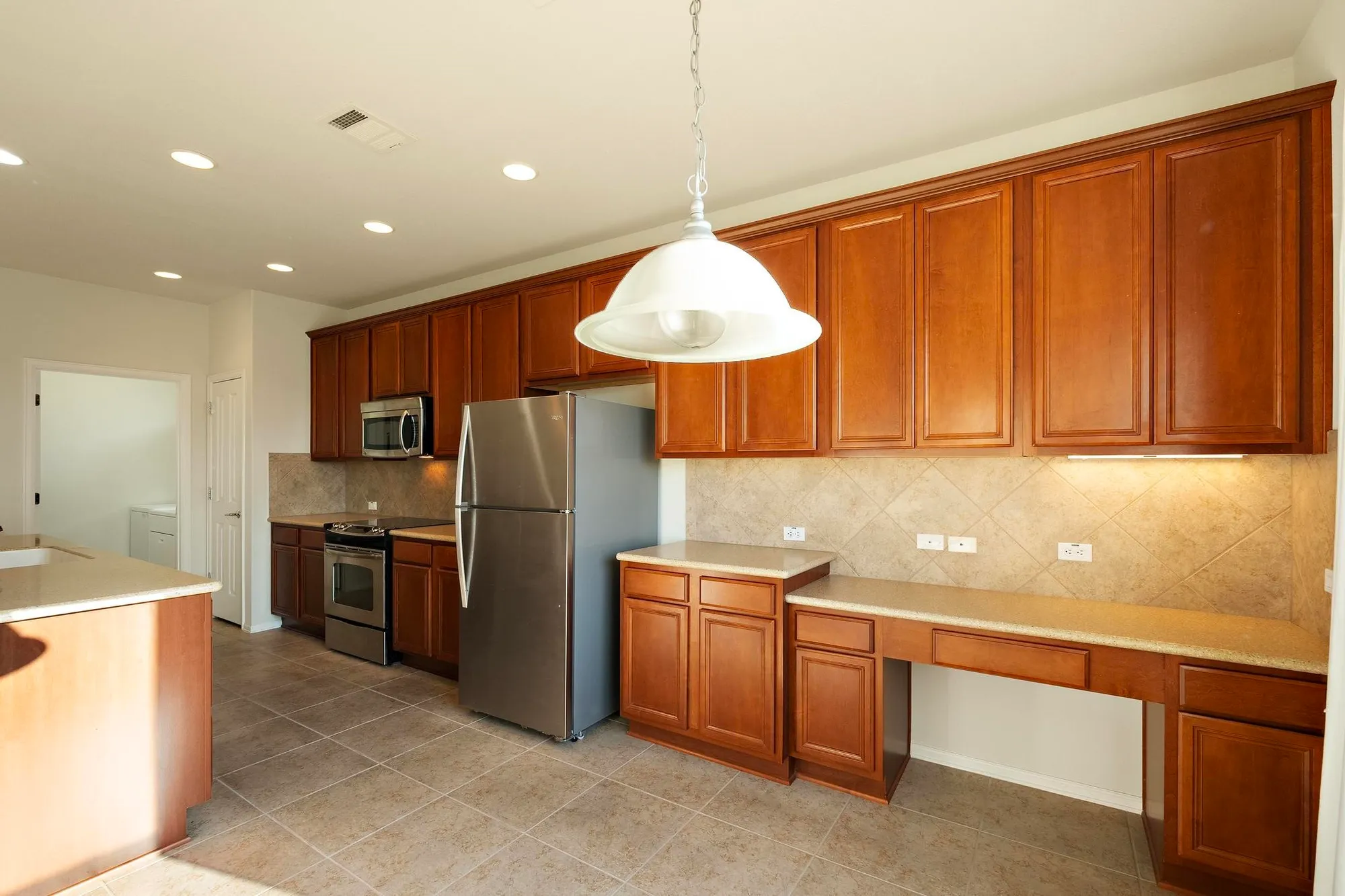 Property Slideshow image 11 of 29 | 136 prairie creek trl, Georgetown, TX, 78633