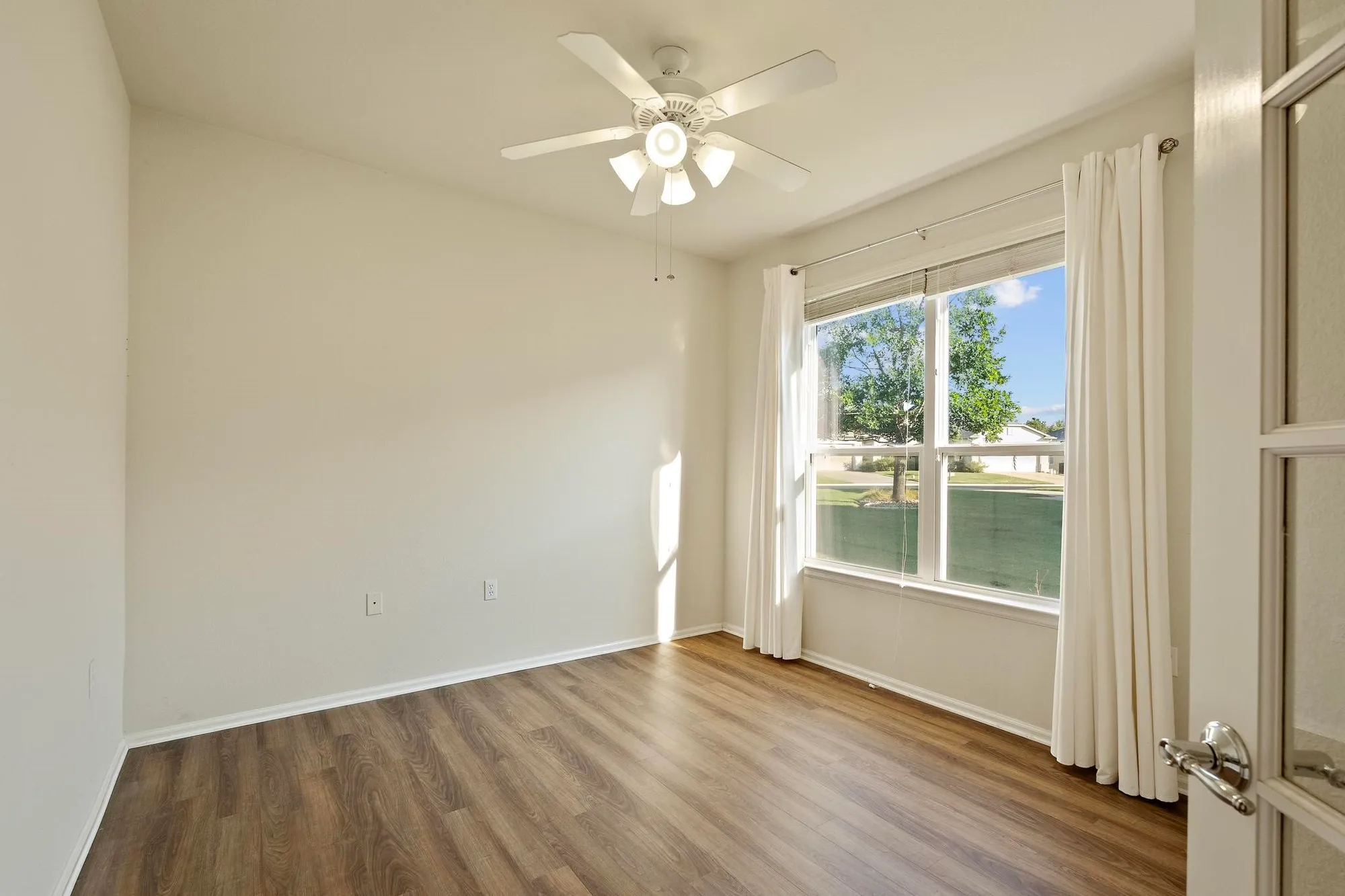 Property Slideshow image 12 of 29 | 136 prairie creek trl, Georgetown, TX, 78633