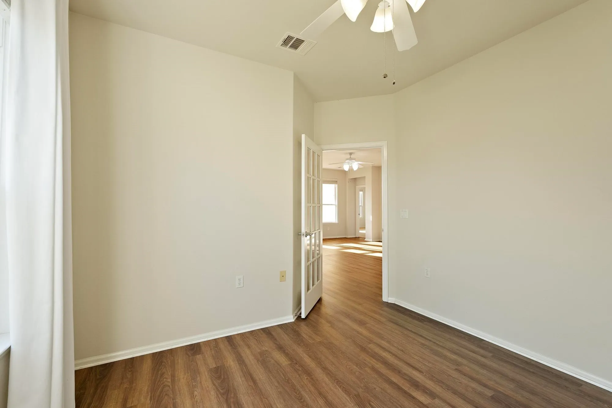 Property Slideshow image 13 of 29 | 136 prairie creek trl, Georgetown, TX, 78633