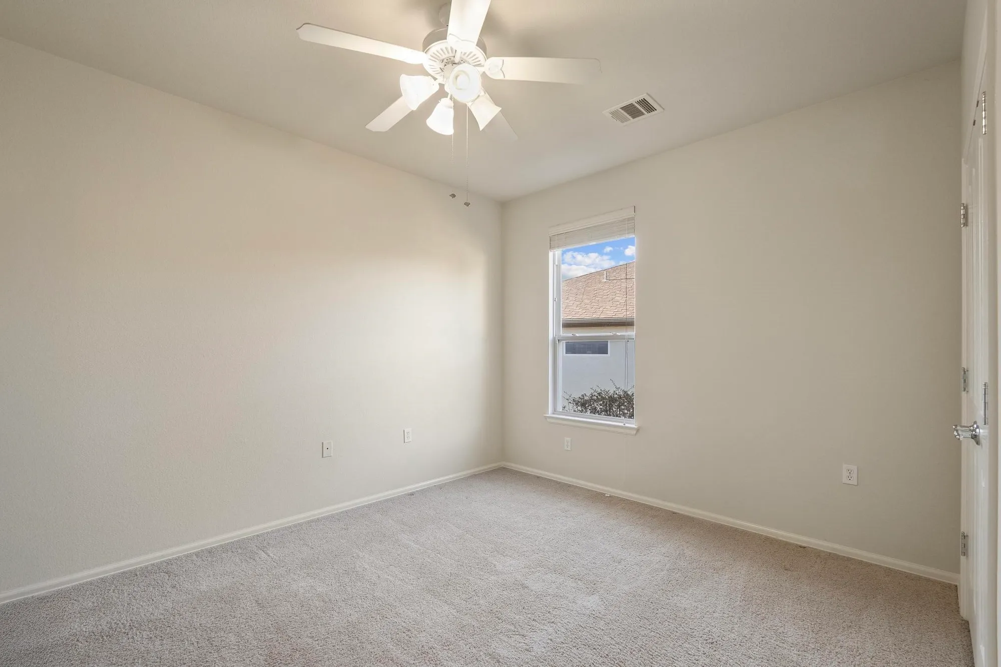 Property Slideshow image 25 of 29 | 136 prairie creek trl, Georgetown, TX, 78633