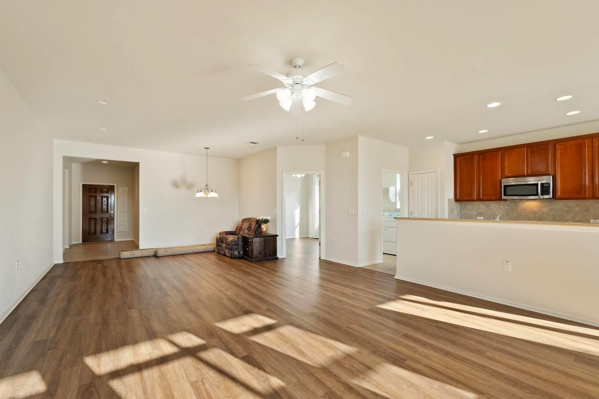 Property Slideshow image 5 of 29 | 136 prairie creek trl, Georgetown, TX, 78633