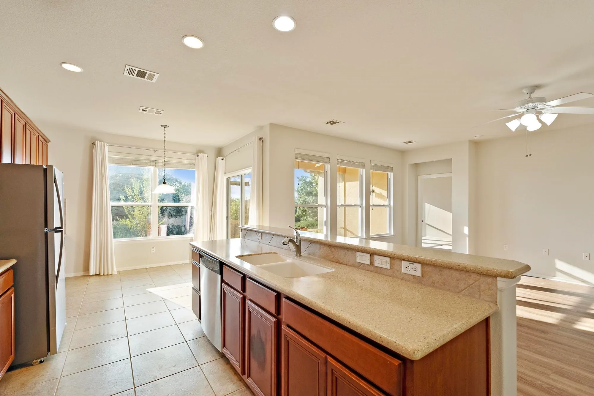 Property Slideshow image 8 of 29 | 136 prairie creek trl, Georgetown, TX, 78633