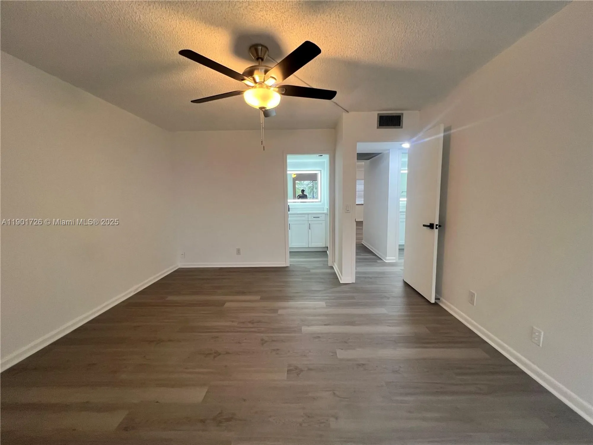 Property Slideshow image 10 of 19 | 3089 yarmouth e unit e, Boca Raton, FL, 33434