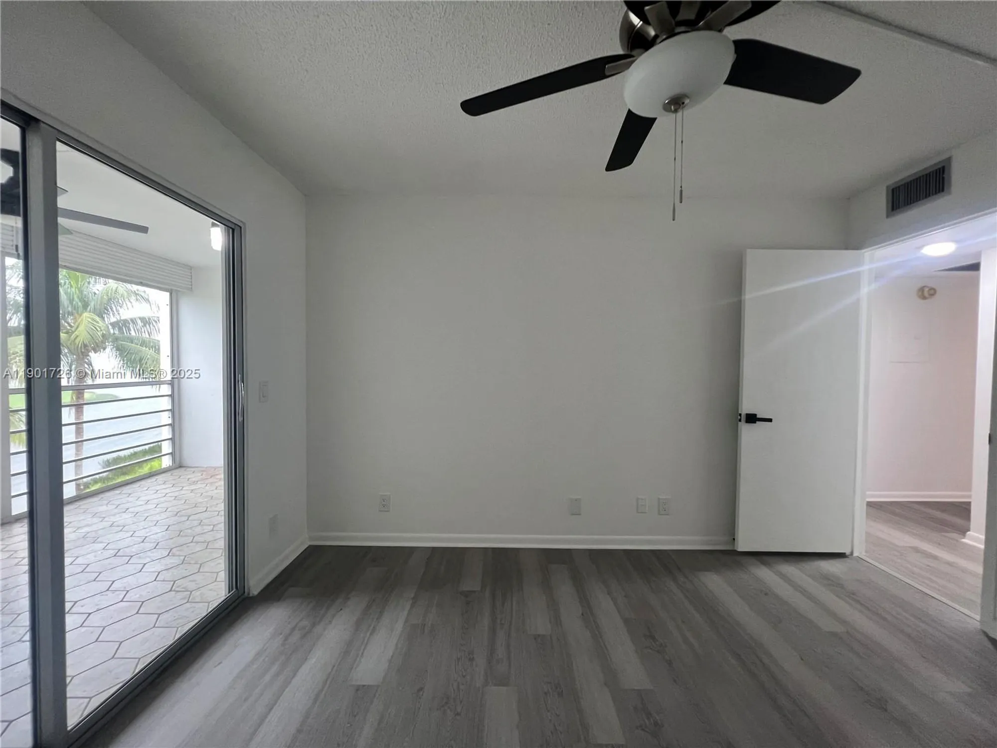 Property Slideshow image 6 of 19 | 3089 yarmouth e unit e, Boca Raton, FL, 33434