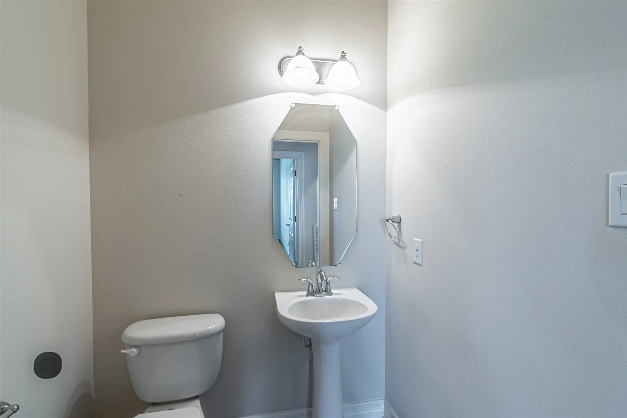 Property Slideshow image 28 of 50 | 9242 e canyon lake springs dr, Cypress, TX, 77433