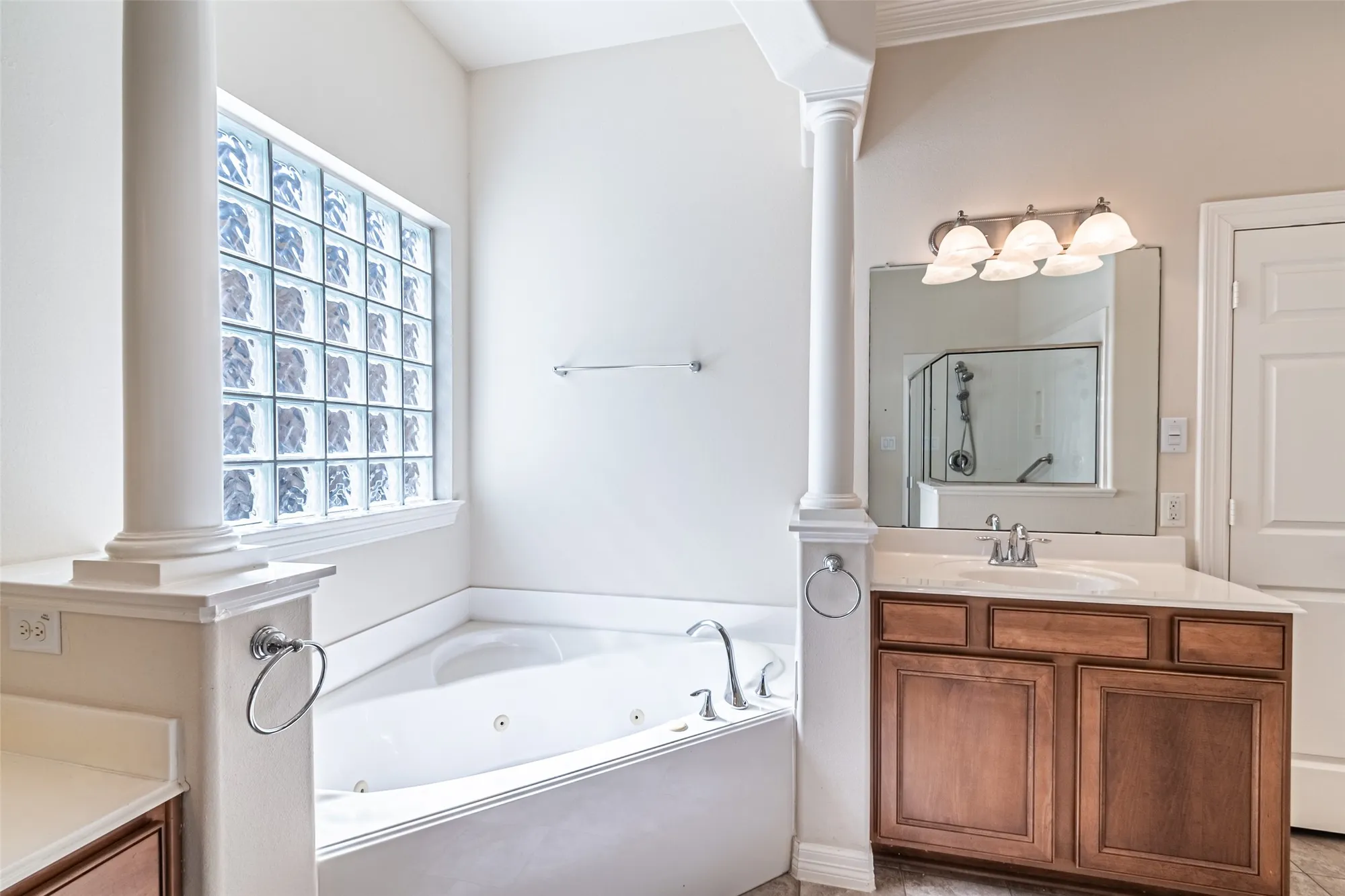 Property Slideshow image 38 of 50 | 9242 e canyon lake springs dr, Cypress, TX, 77433