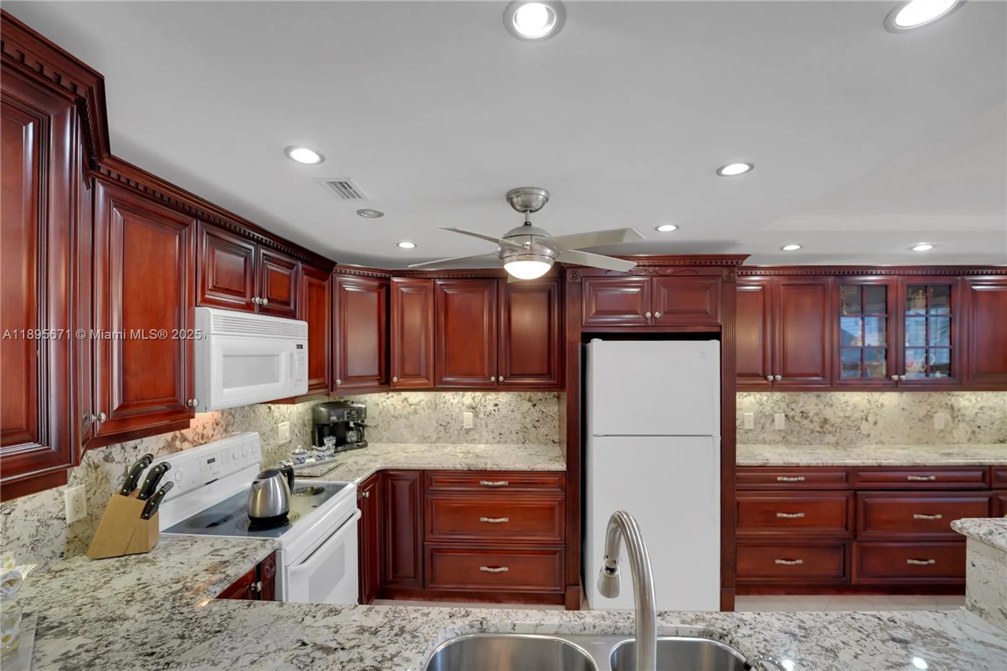 Property Slideshow image 14 of 47 | 115 grantham a # 115, Deerfield Beach, FL, 33442