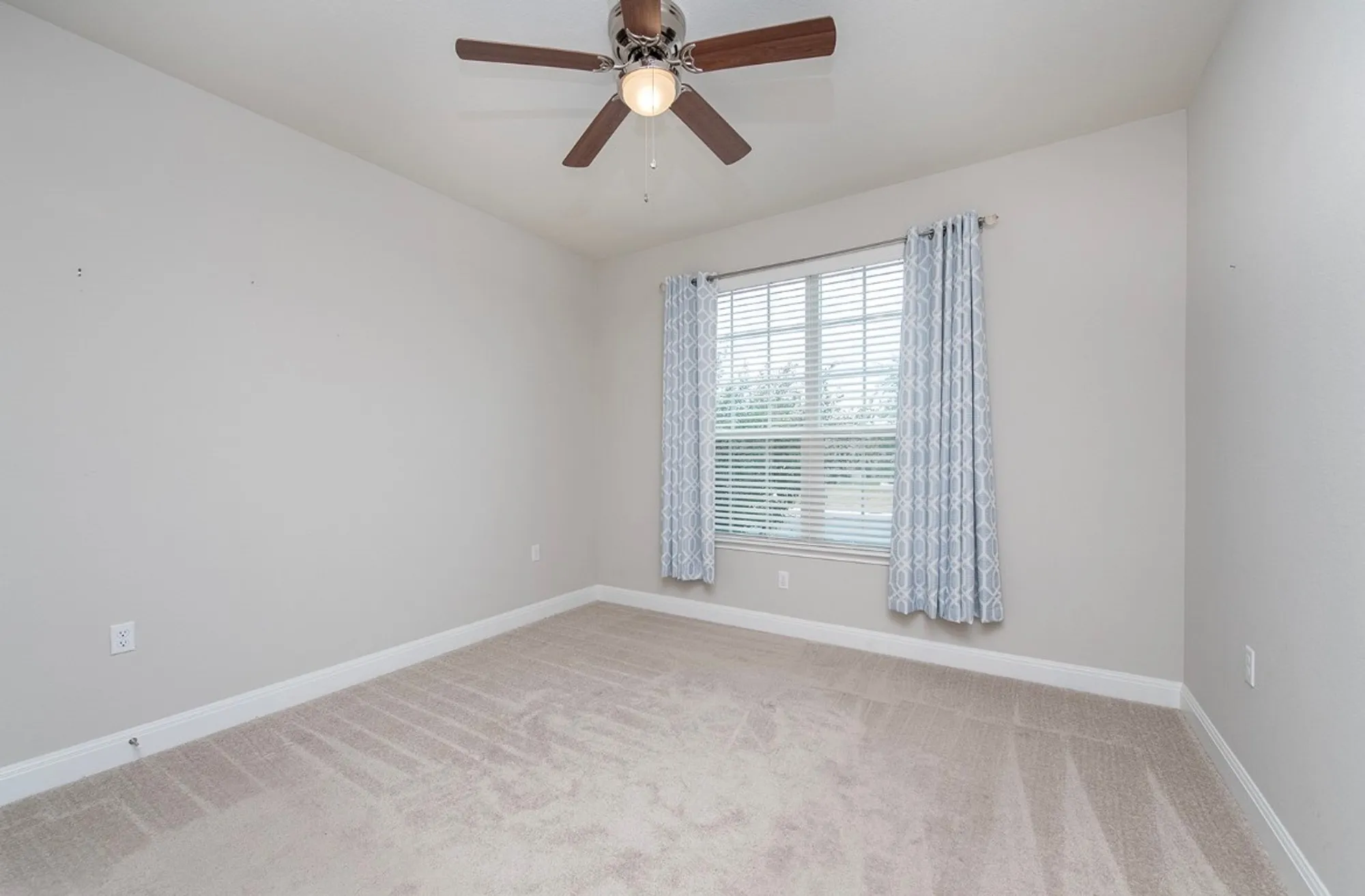 Property Slideshow image 18 of 33 | 200 longview ln, Georgetown, TX, 78633