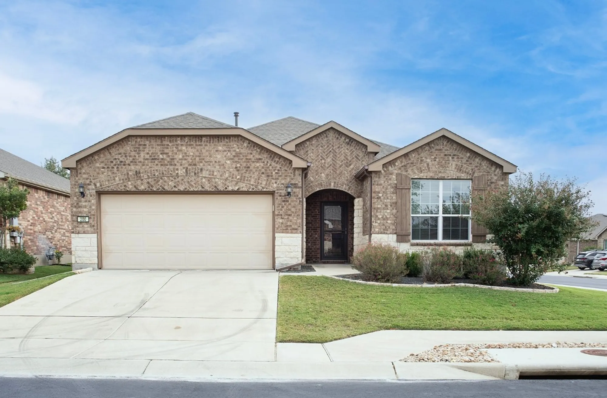 Property Slideshow image 1 of 33 | 200 longview ln, Georgetown, TX, 78633