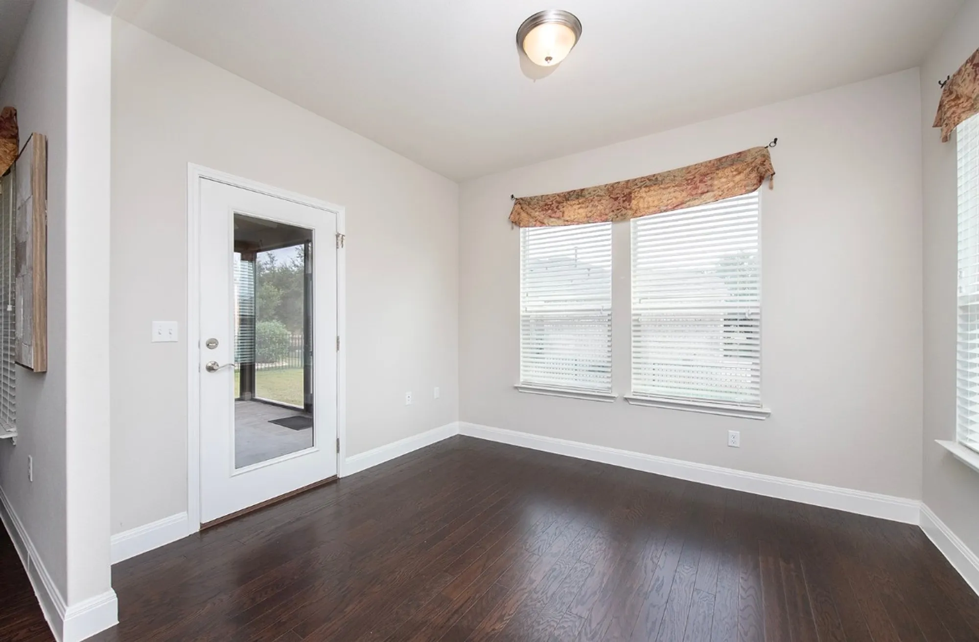 Property Slideshow image 20 of 33 | 200 longview ln, Georgetown, TX, 78633