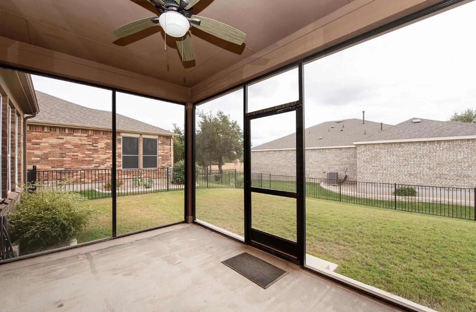 Property Slideshow image 21 of 33 | 200 longview ln, Georgetown, TX, 78633