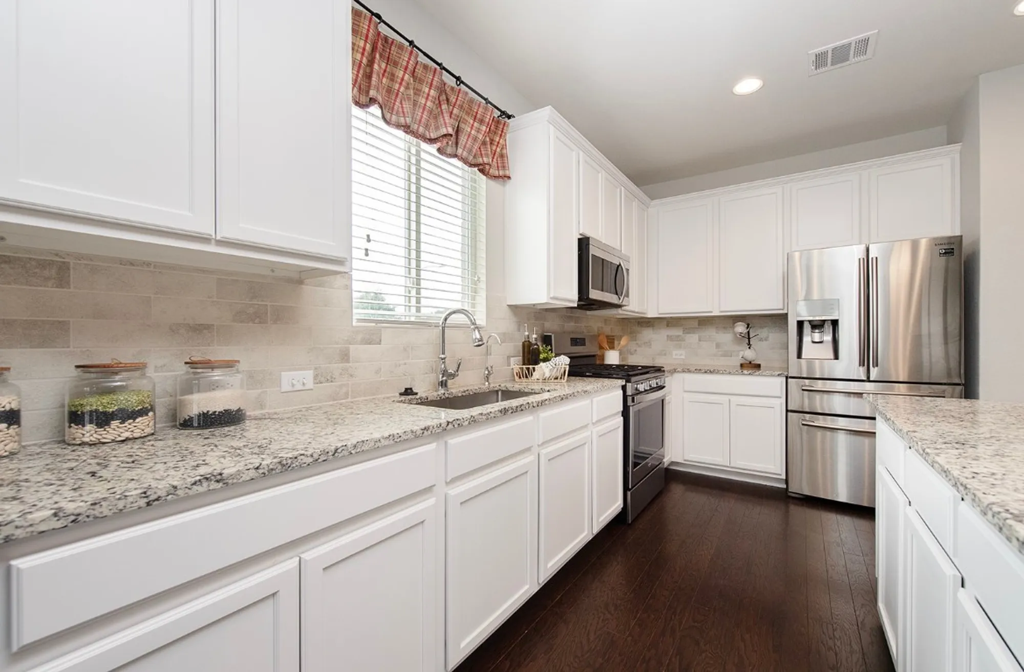 Property Slideshow image 8 of 33 | 200 longview ln, Georgetown, TX, 78633