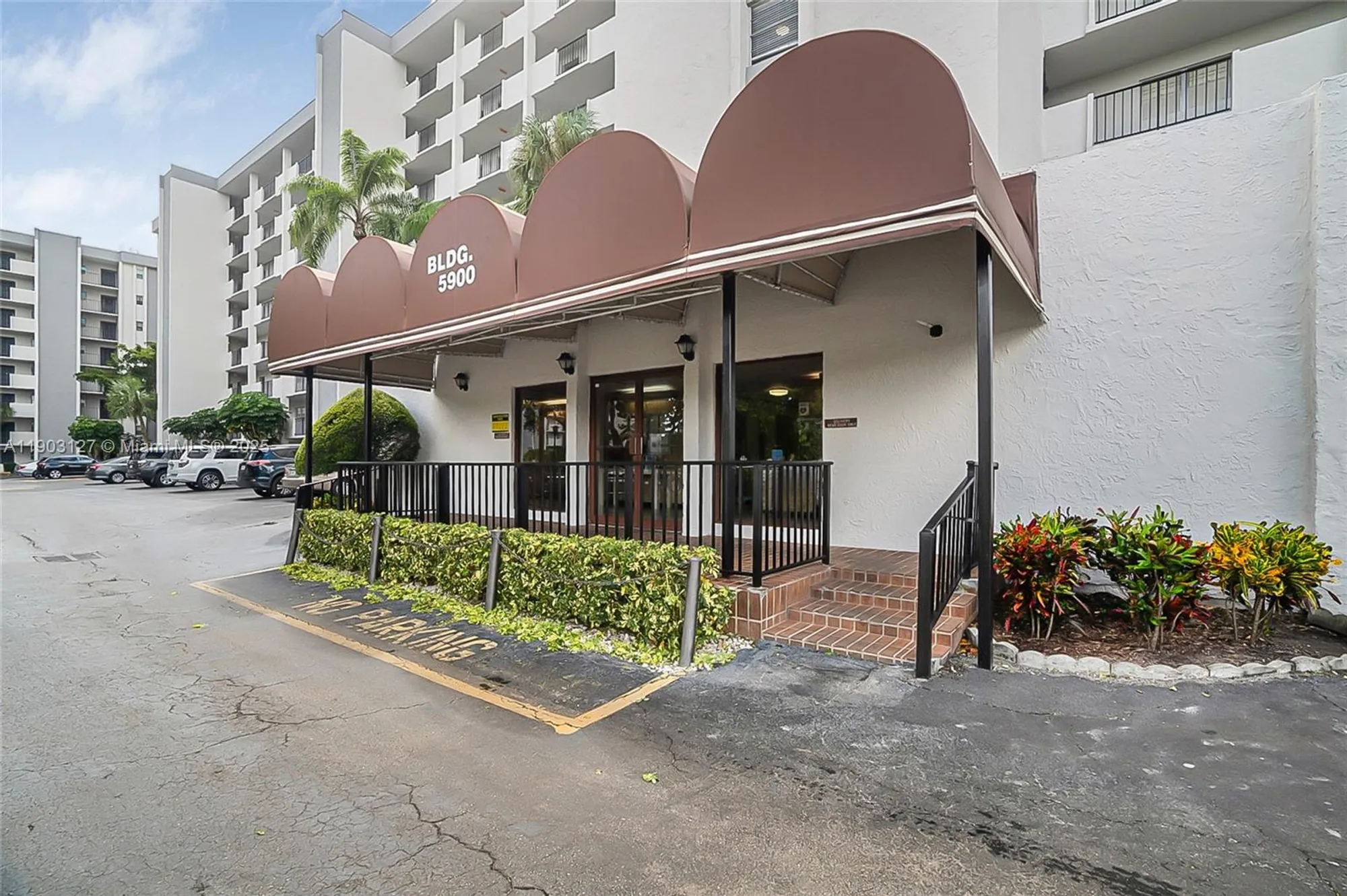 Property Slideshow image 3 of 36 | 5900 nw 44th st apt 202, Lauderhill, FL, 33319