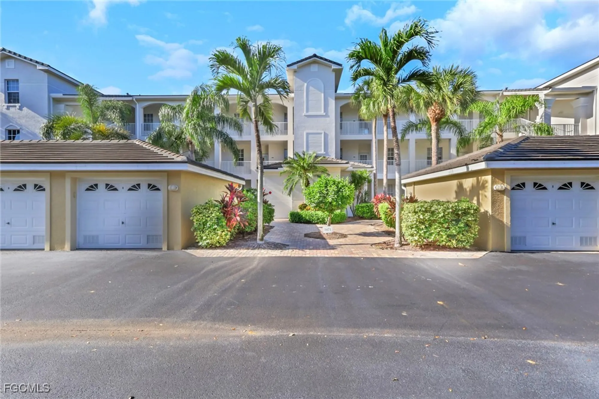 Property Slideshow image 4 of 36 | 3471 pointe creek ct 201, Bonita Springs, FL, 34134