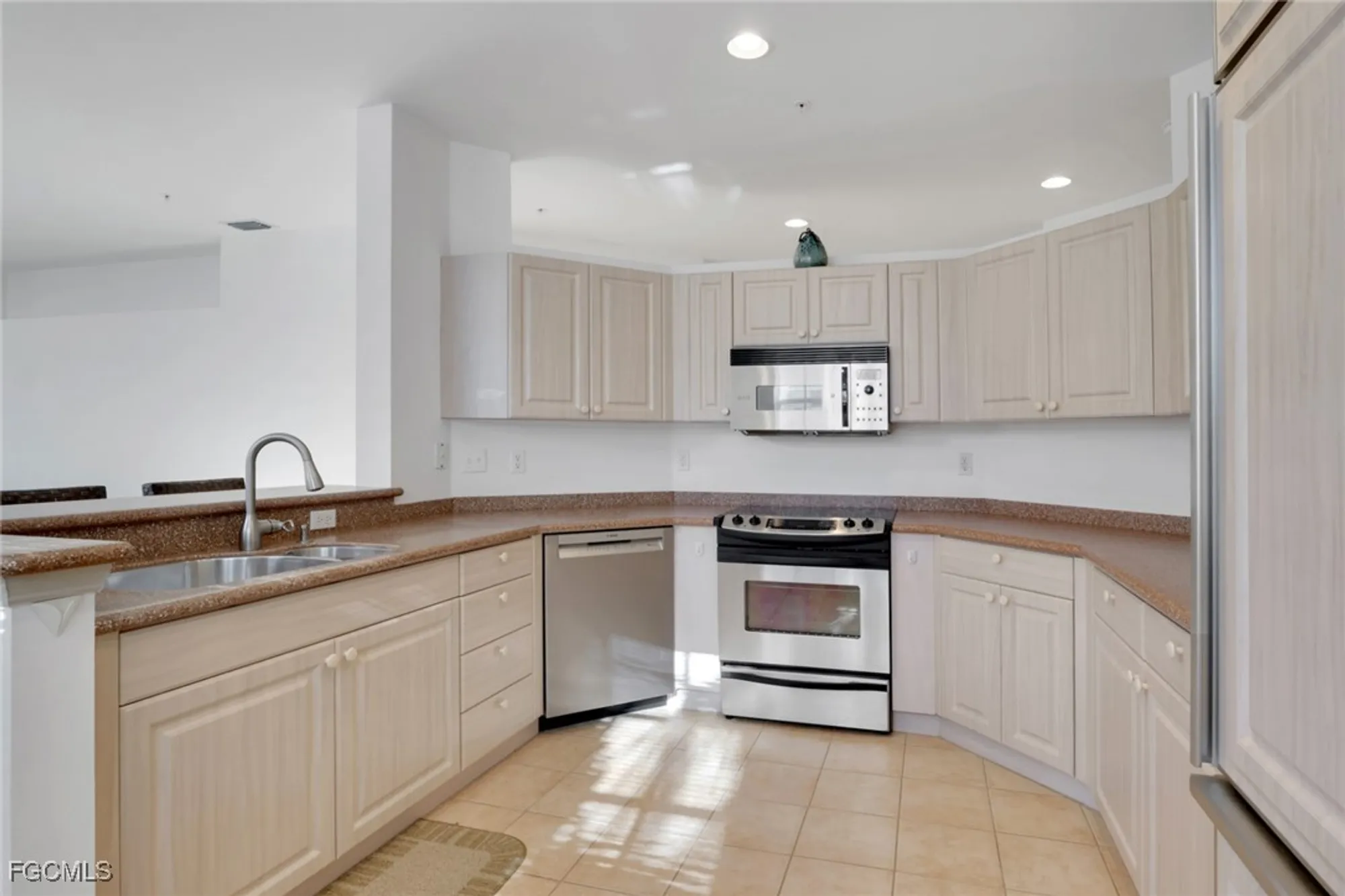 Property Slideshow image 9 of 36 | 3471 pointe creek ct 201, Bonita Springs, FL, 34134