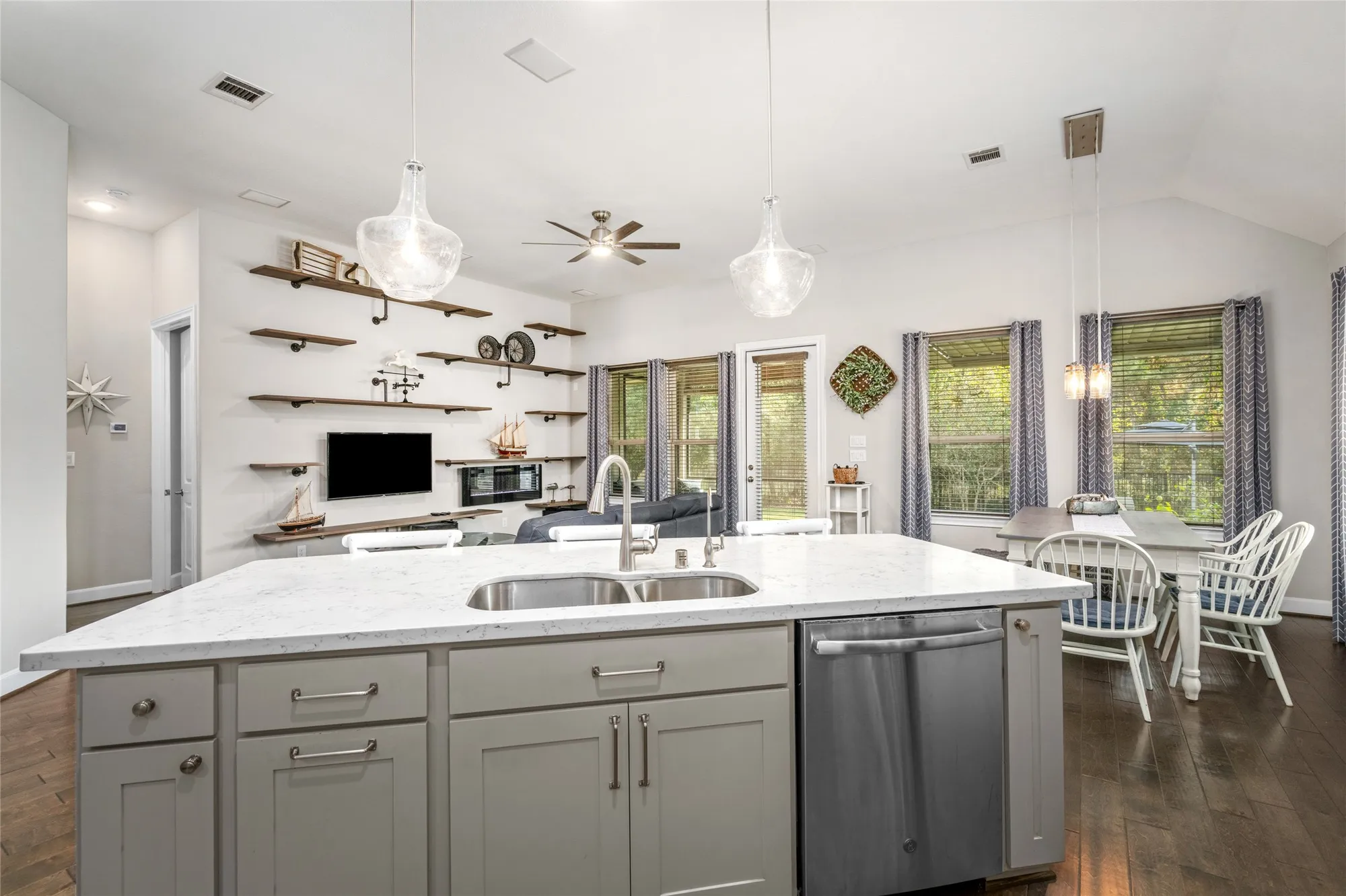 Property Slideshow image 10 of 30 | 106 wild wisteria pl, Montgomery, TX, 77316