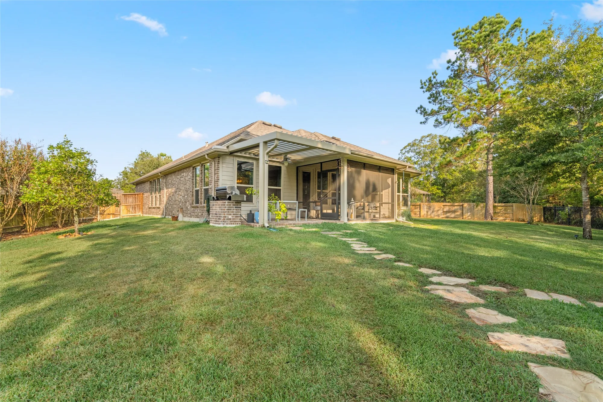 Property Slideshow image 24 of 30 | 106 wild wisteria pl, Montgomery, TX, 77316