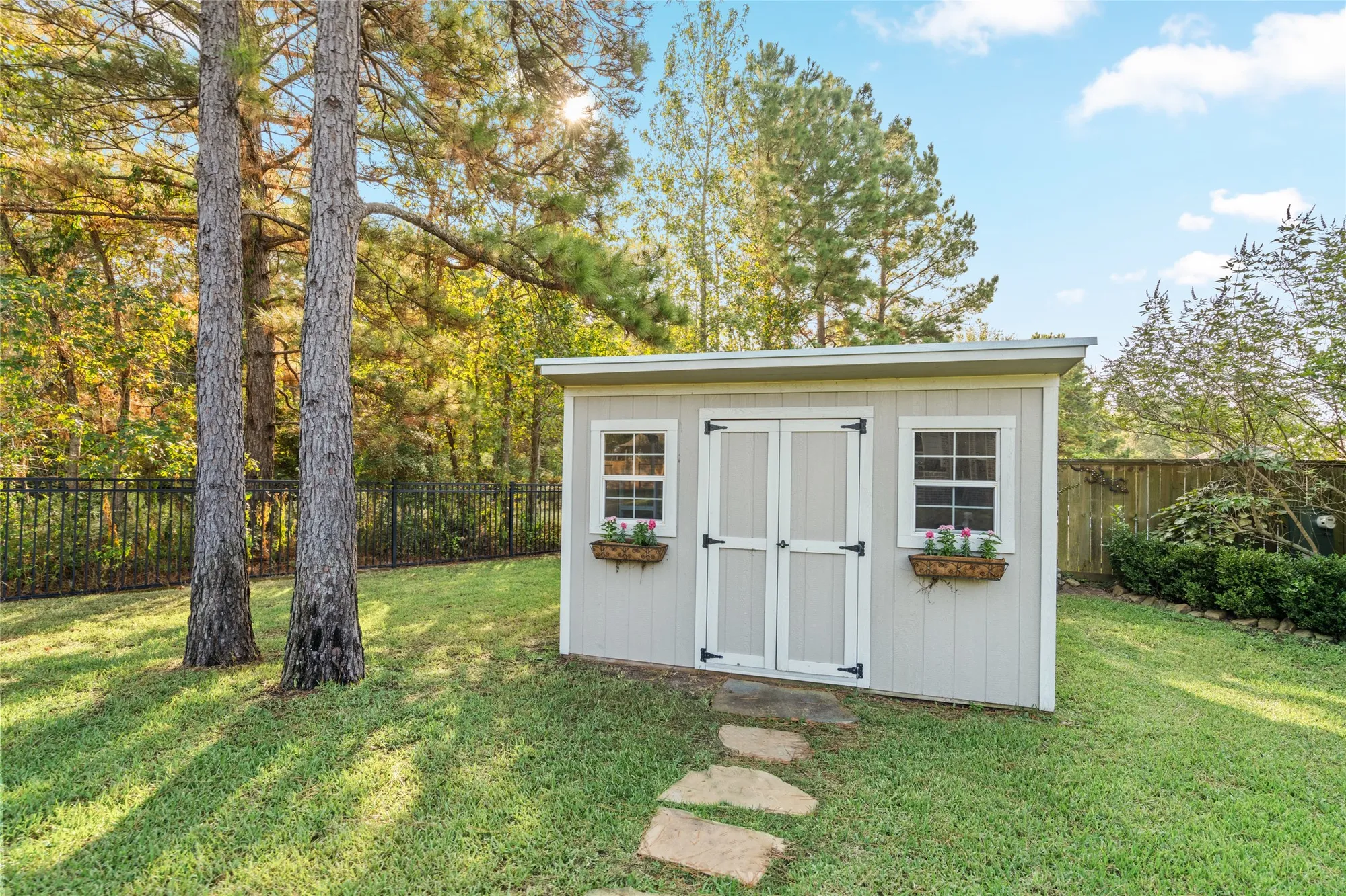 Property Slideshow image 26 of 30 | 106 wild wisteria pl, Montgomery, TX, 77316