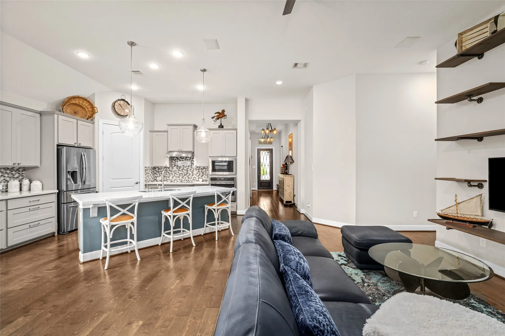 Property Slideshow image 2 of 30 | 106 wild wisteria pl, Montgomery, TX, 77316